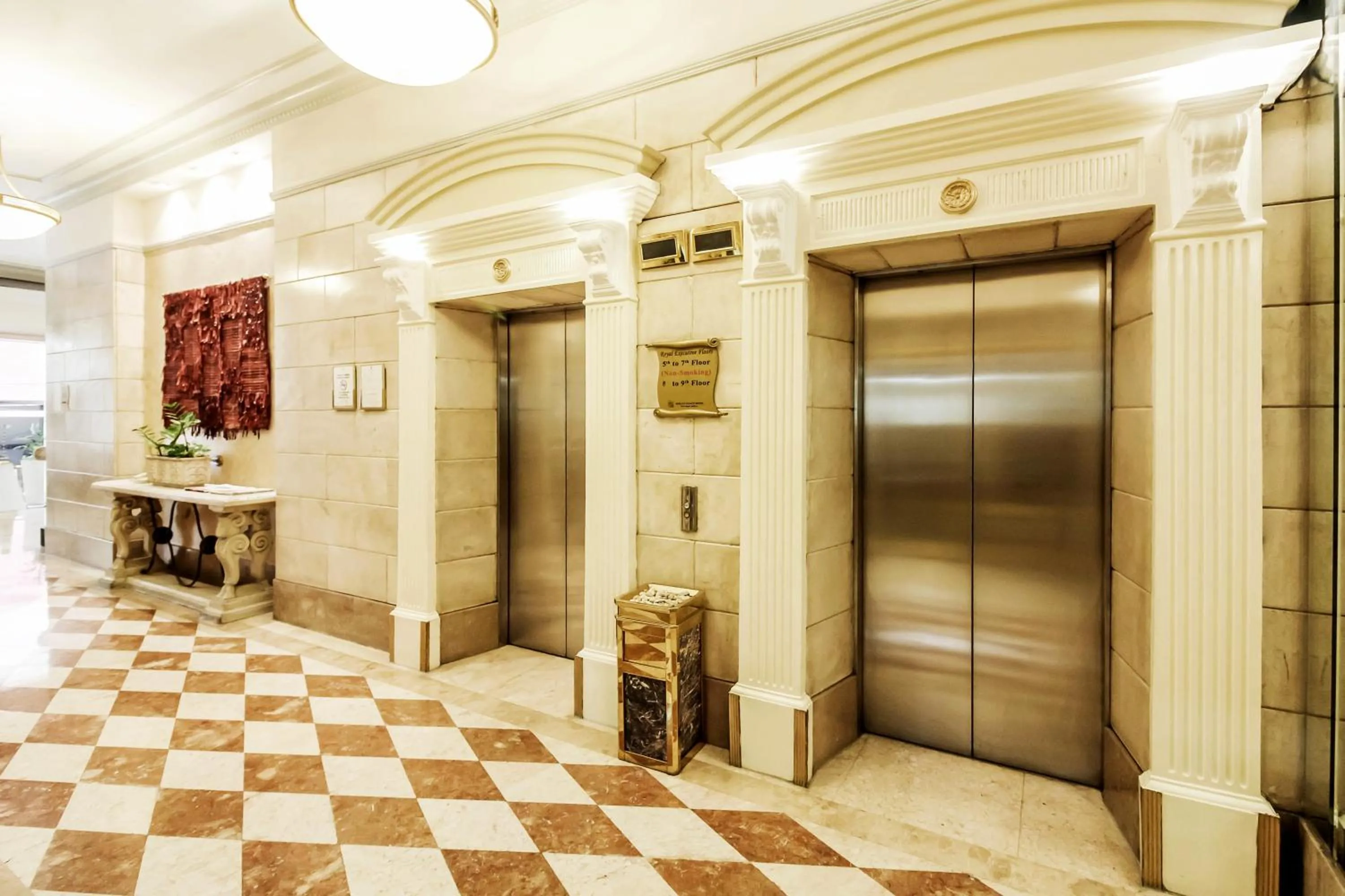 Lobby or reception in Makati Palace Hotel