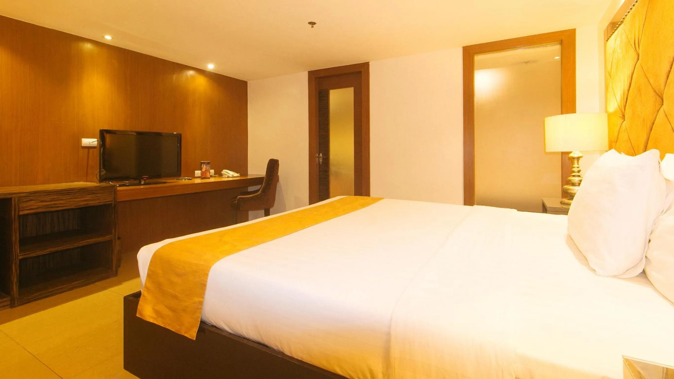 TV and multimedia, Bed in Torre Venezia Suites