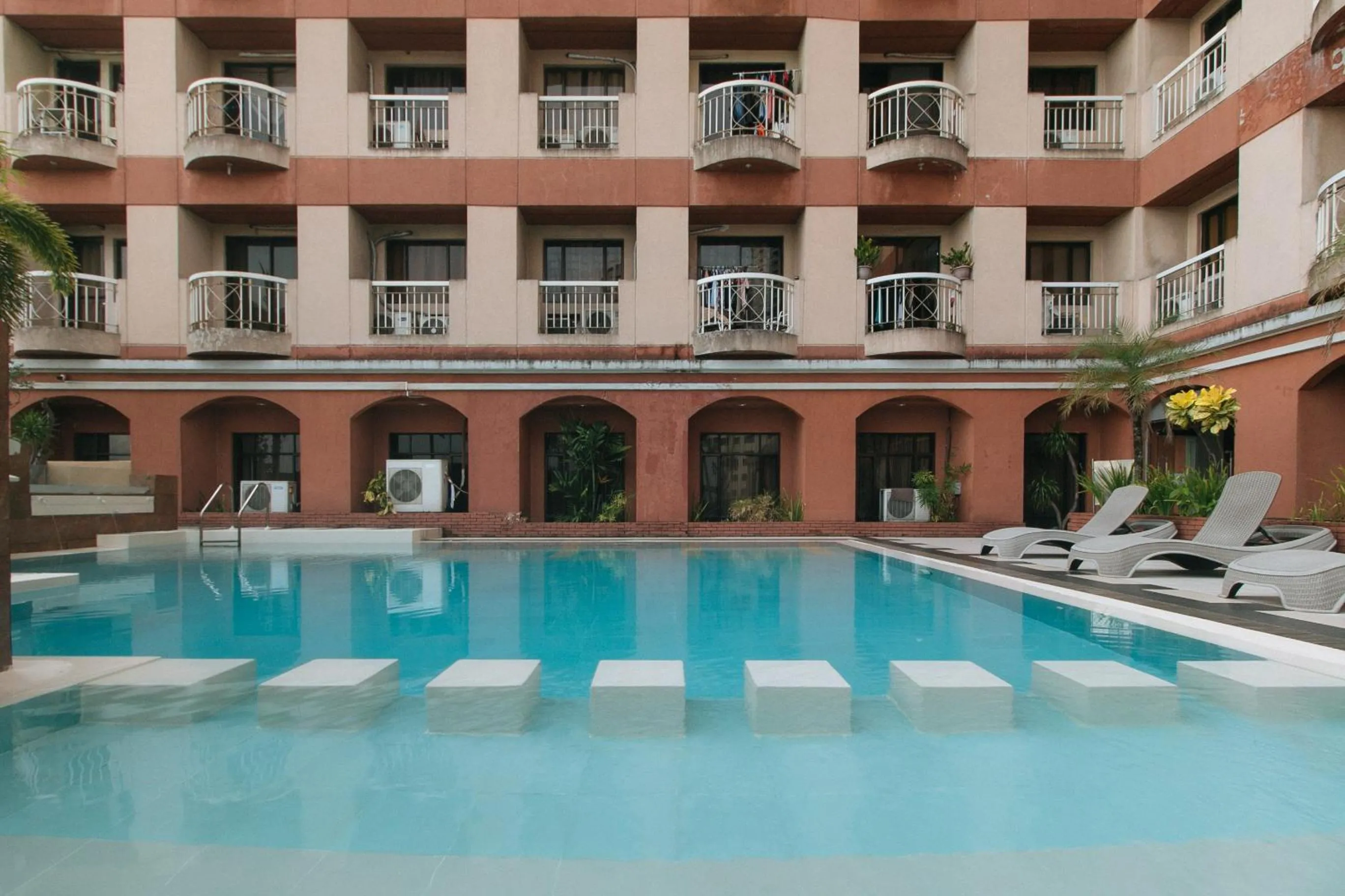 Swimming pool in Torre Venezia Suites