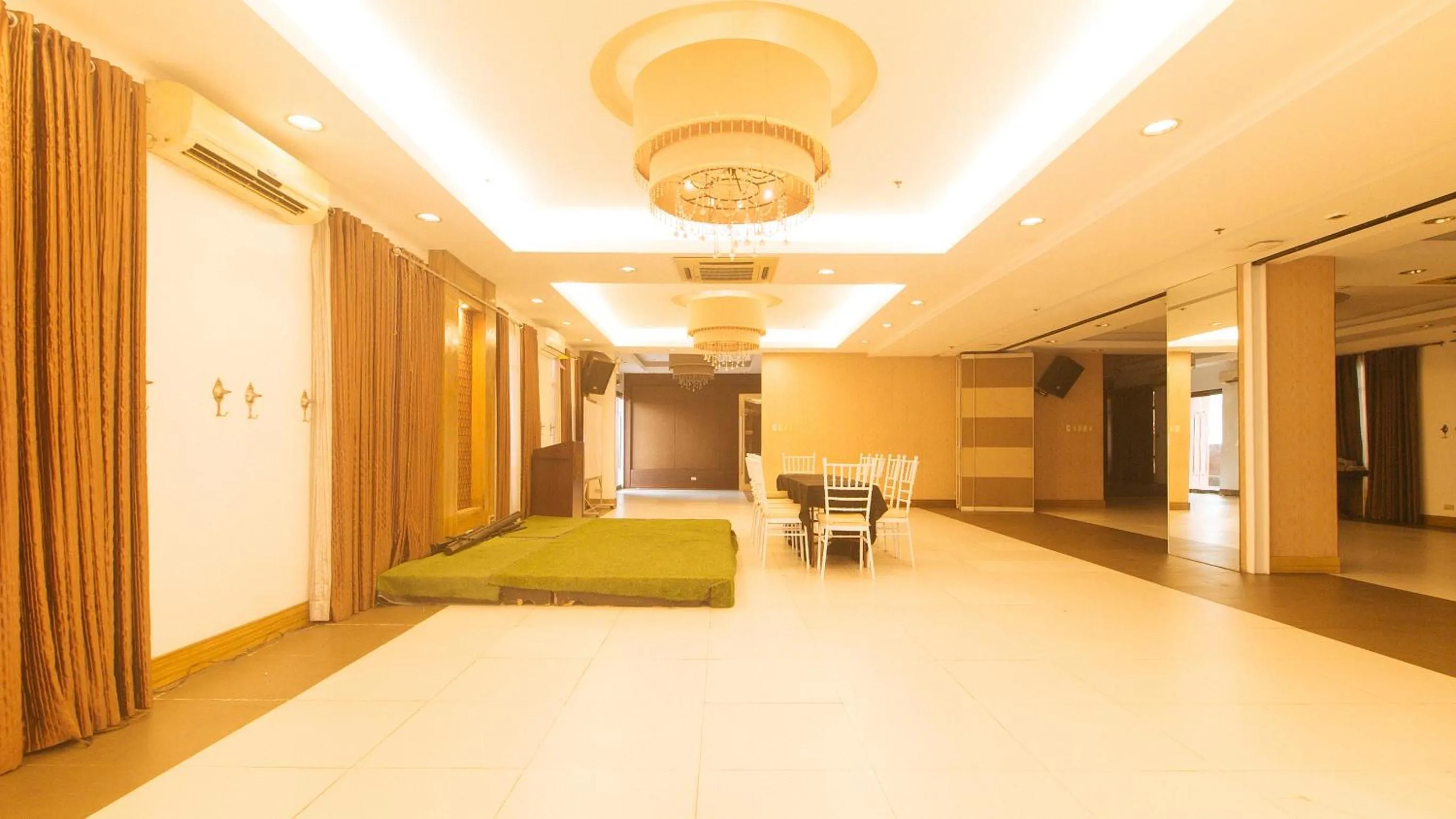 Meeting/conference room, Bed in Torre Venezia Suites