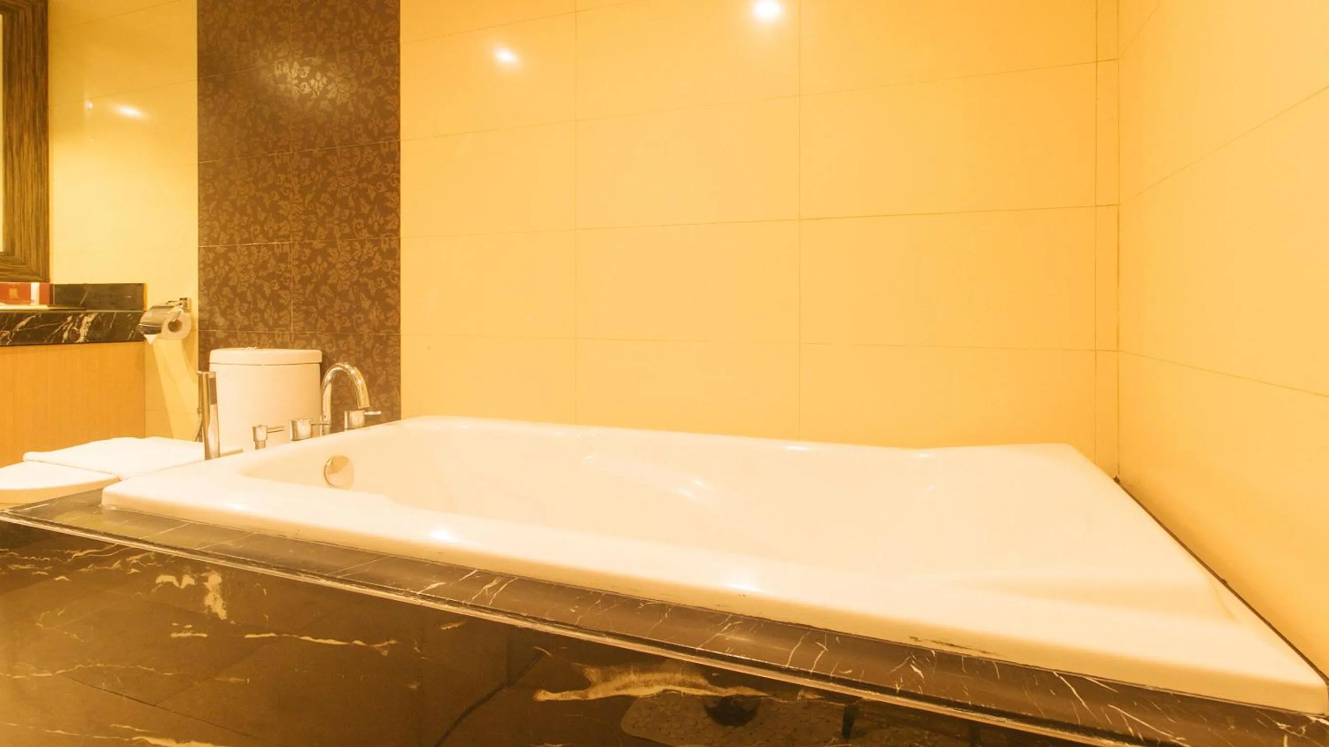 Bath in Torre Venezia Suites