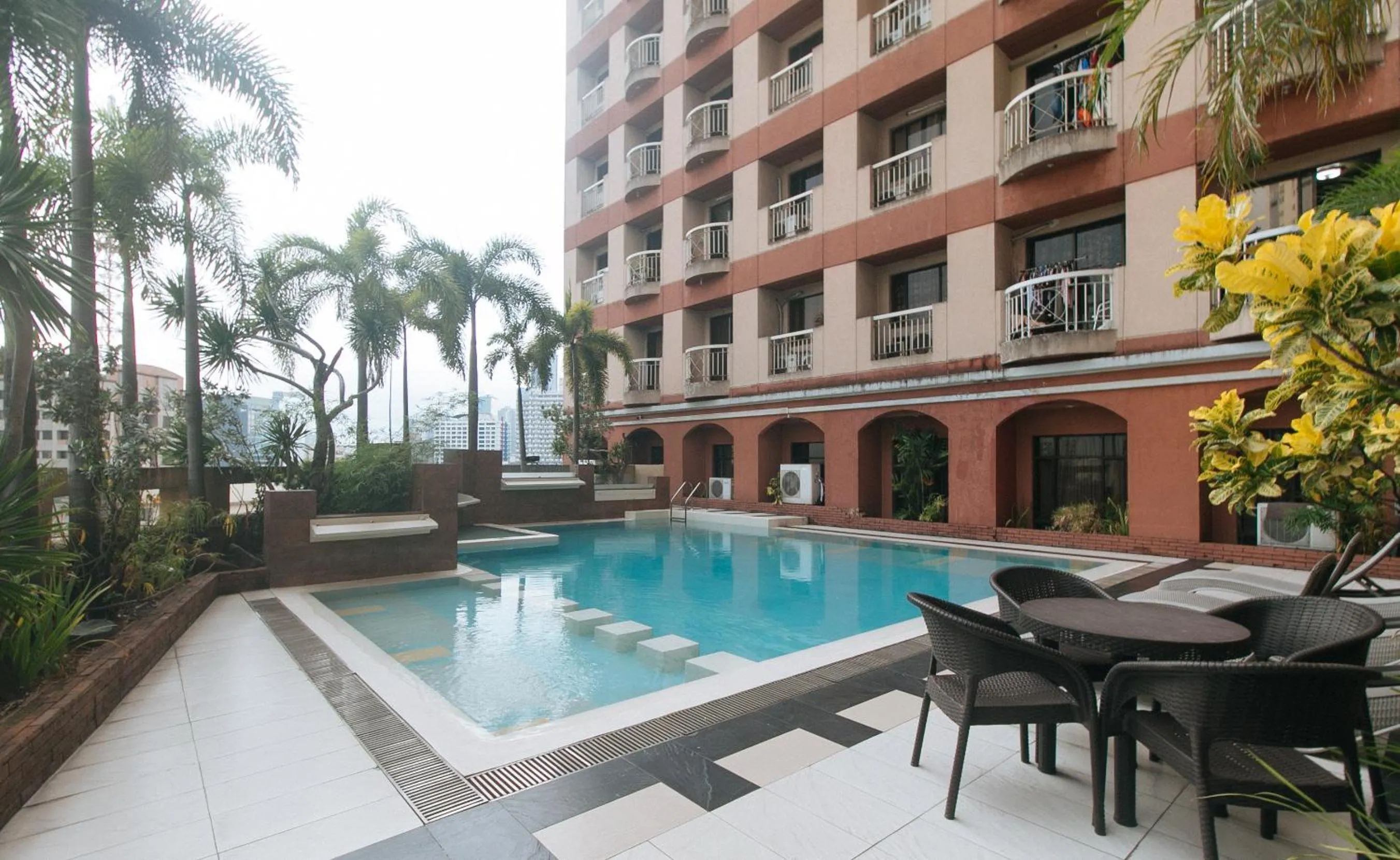Swimming pool in Torre Venezia Suites