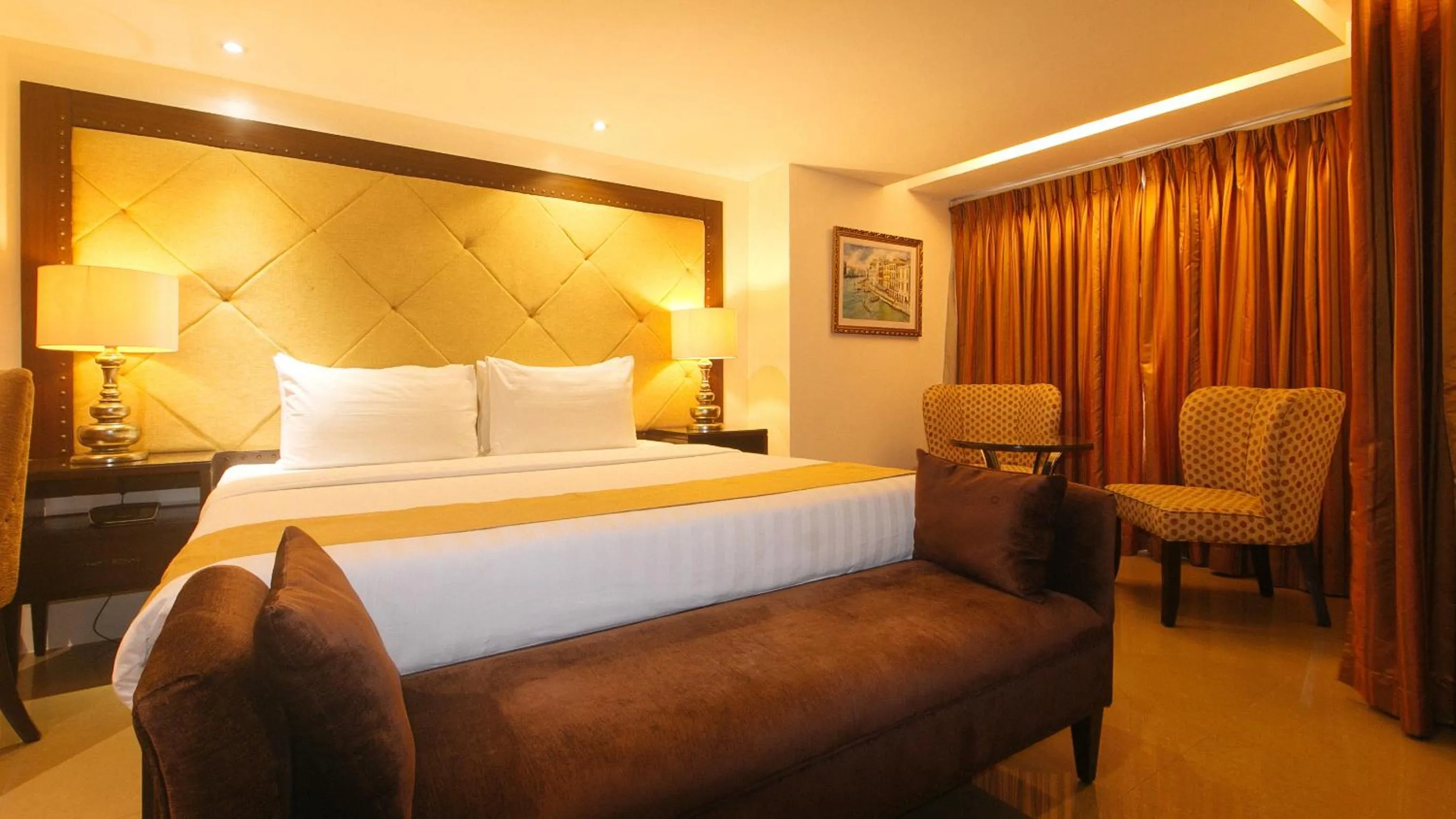 Photo of the whole room, Bed in Torre Venezia Suites