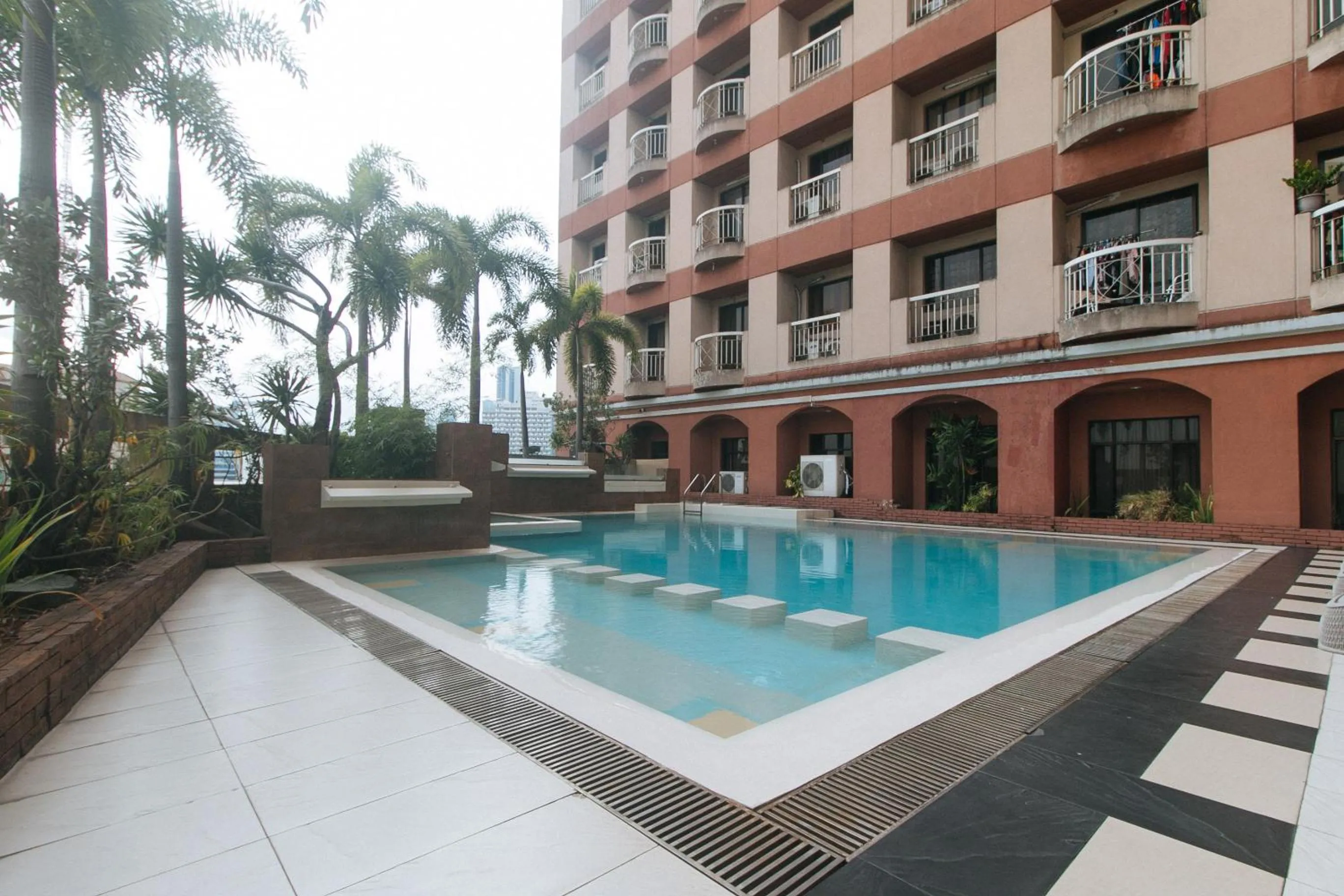 Swimming pool in Torre Venezia Suites