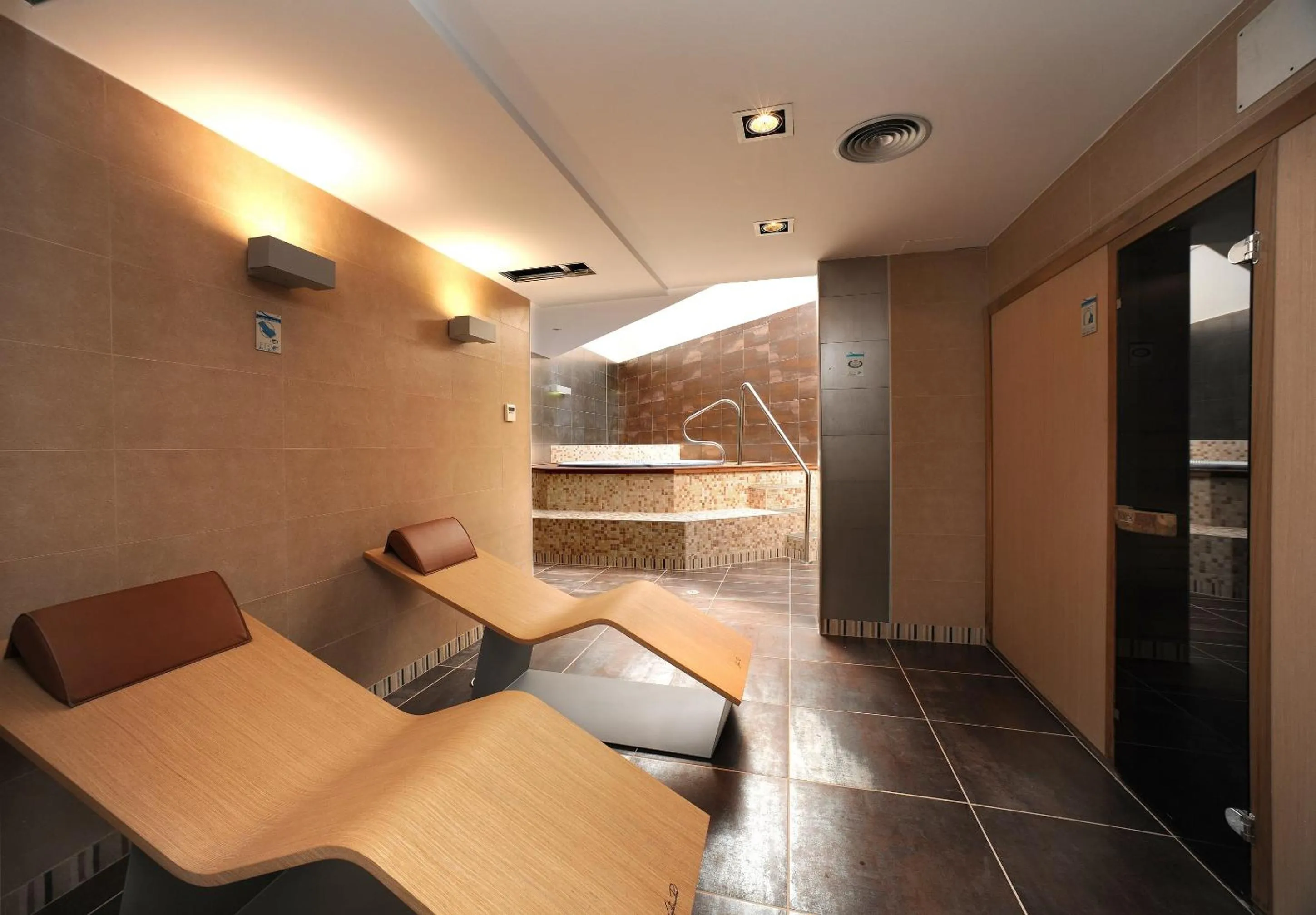 Hot Tub in Leo Deluxe Punta Umbría