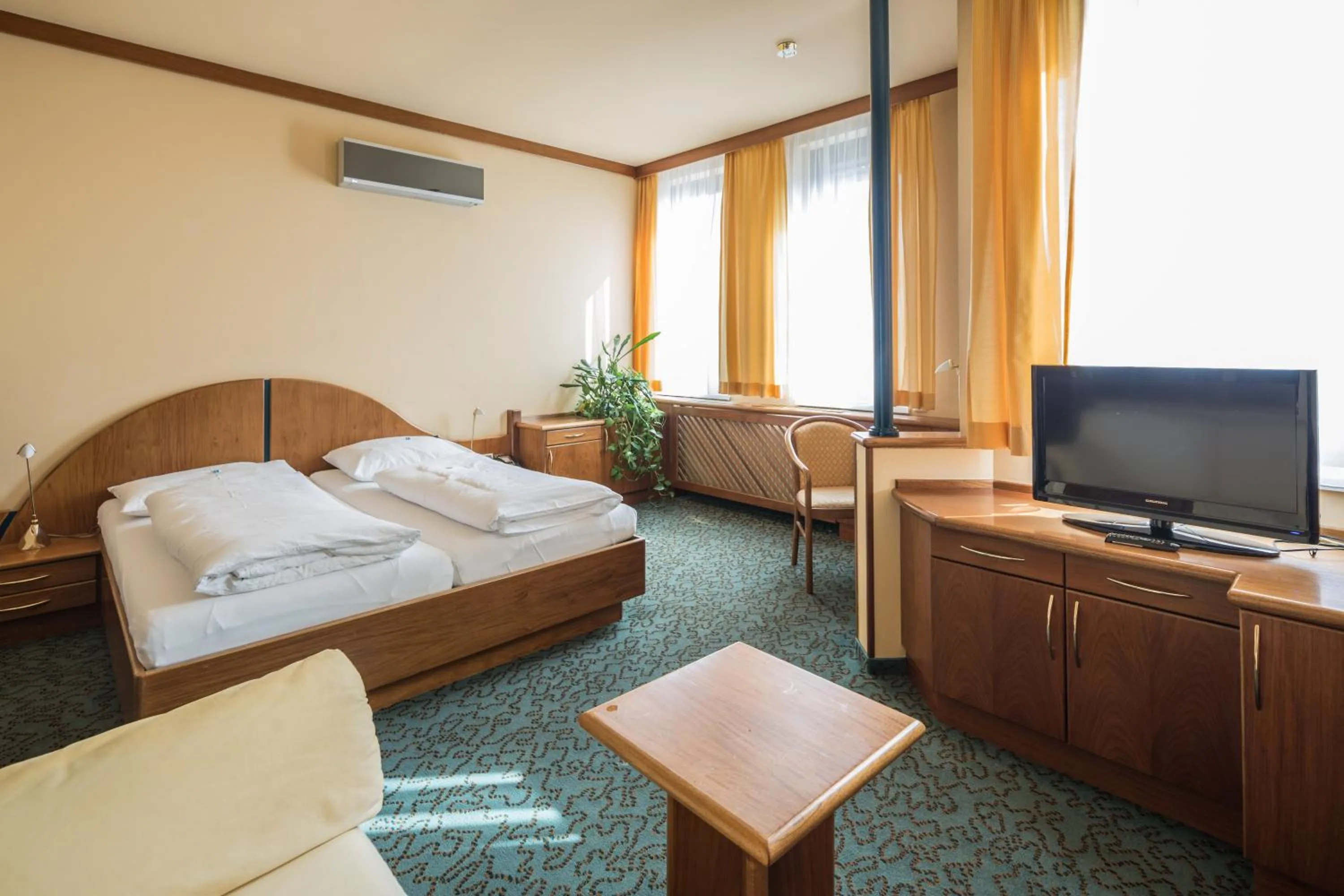 Photo of the whole room, Bed in Hotel Eitljörg