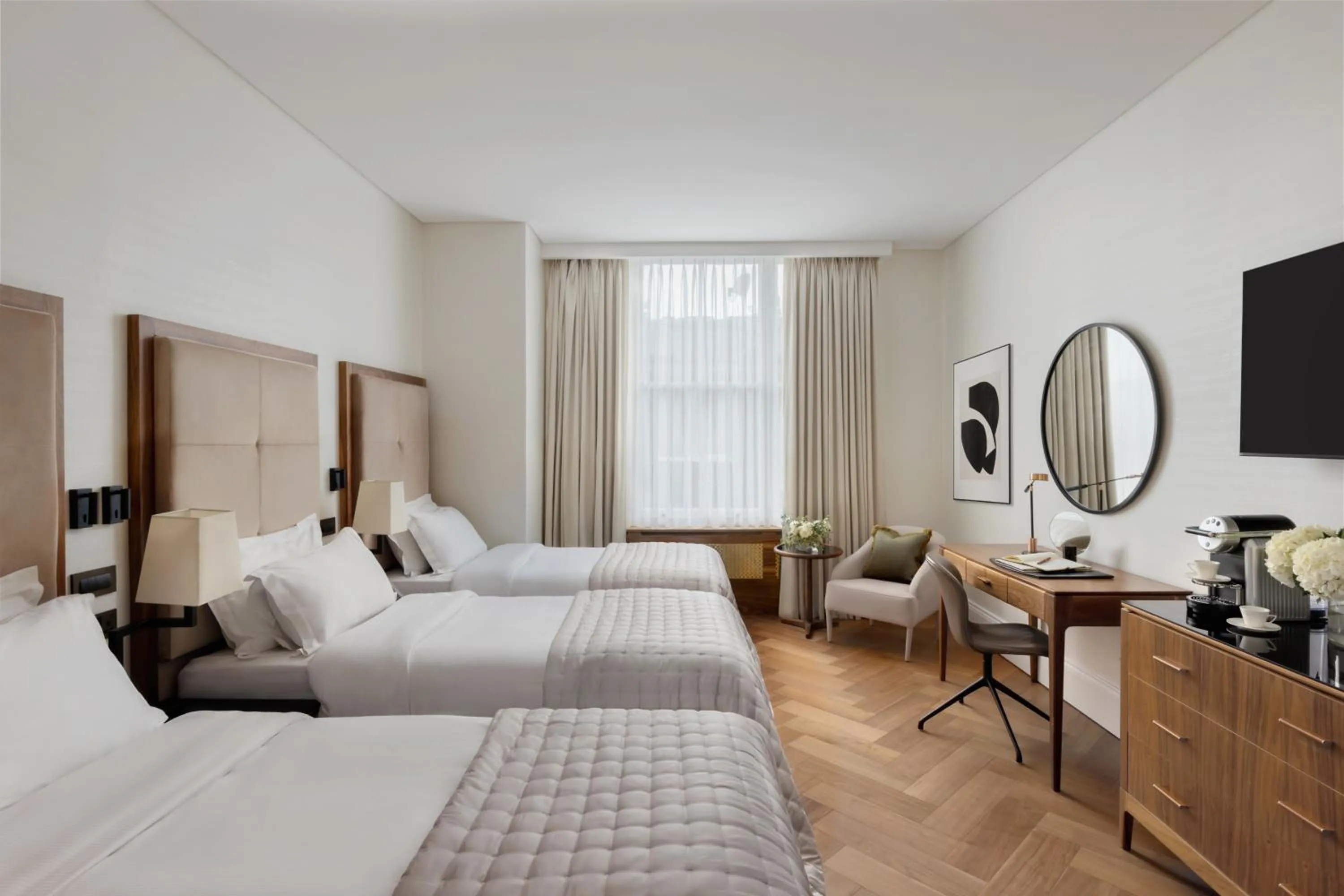 Bed in The Queens Gate Hotel