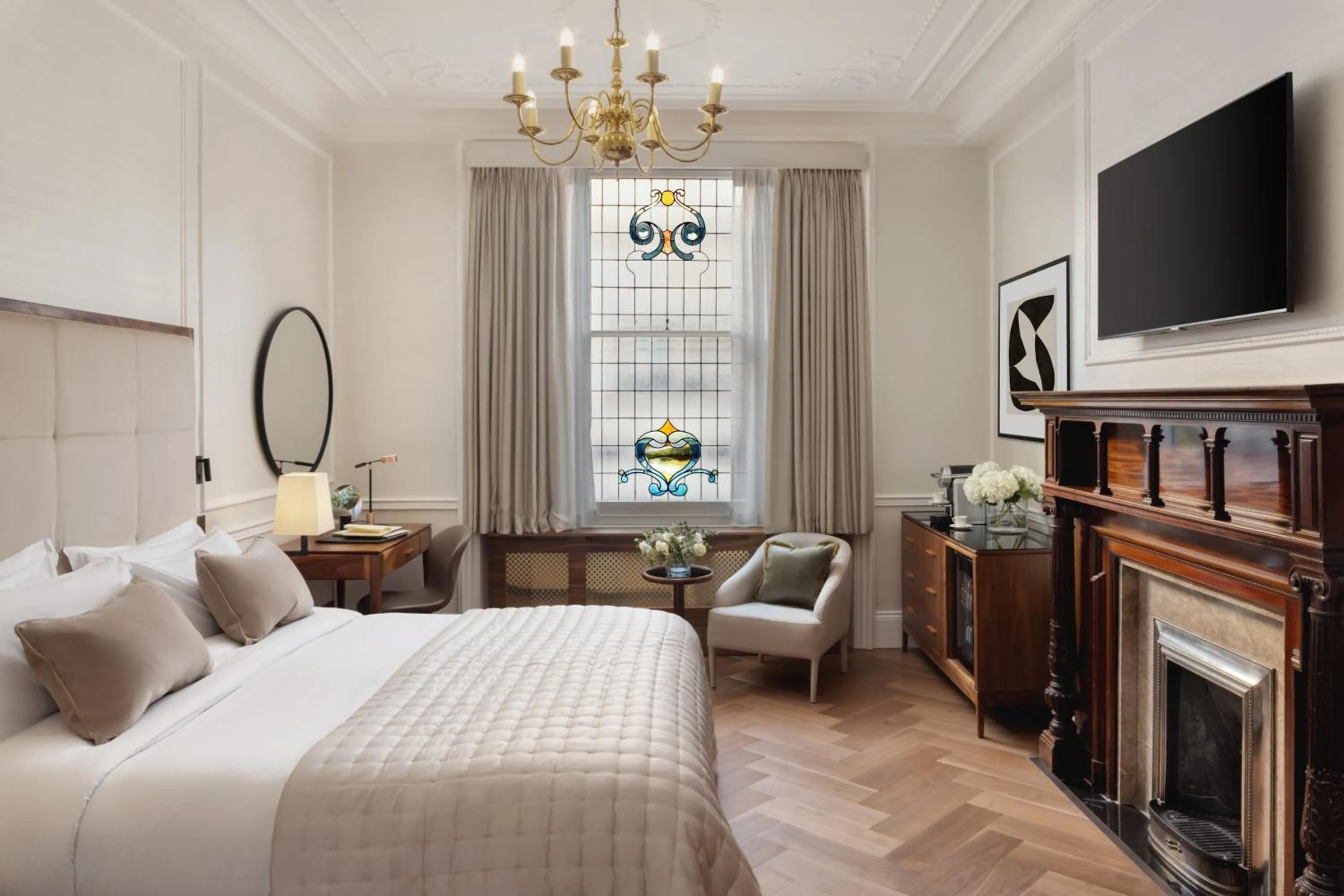 Bed in The Queens Gate Hotel