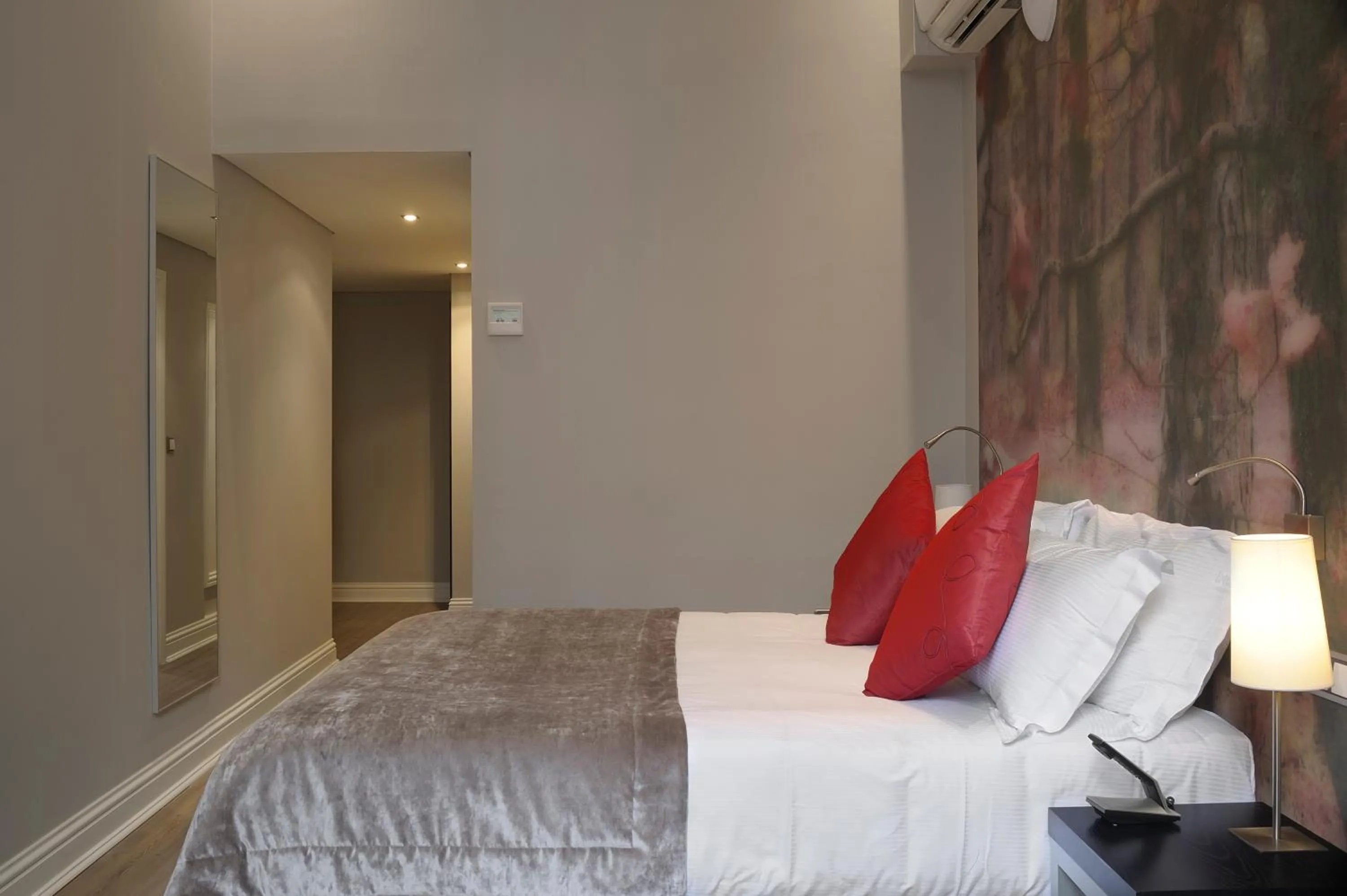 Bed in The Queens Gate Hotel