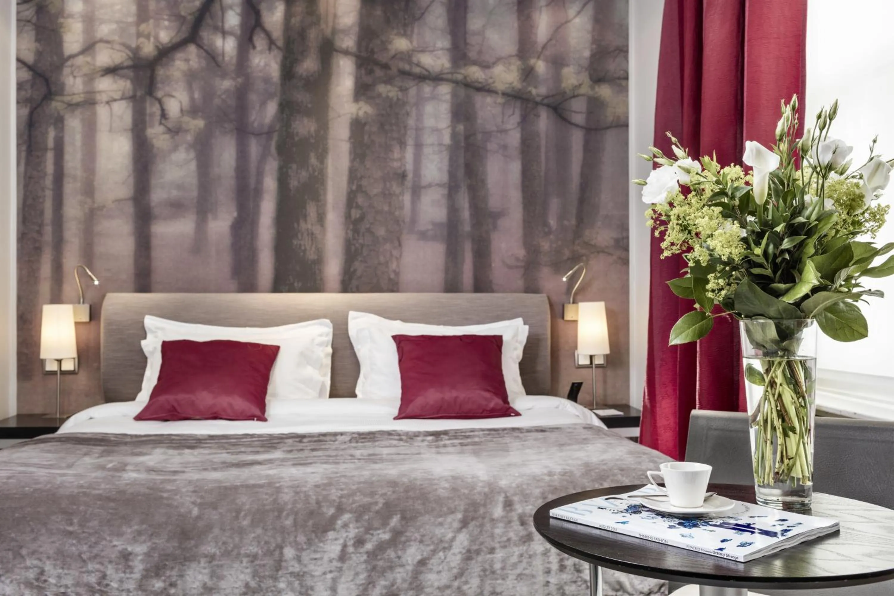 Bed in The Queens Gate Hotel