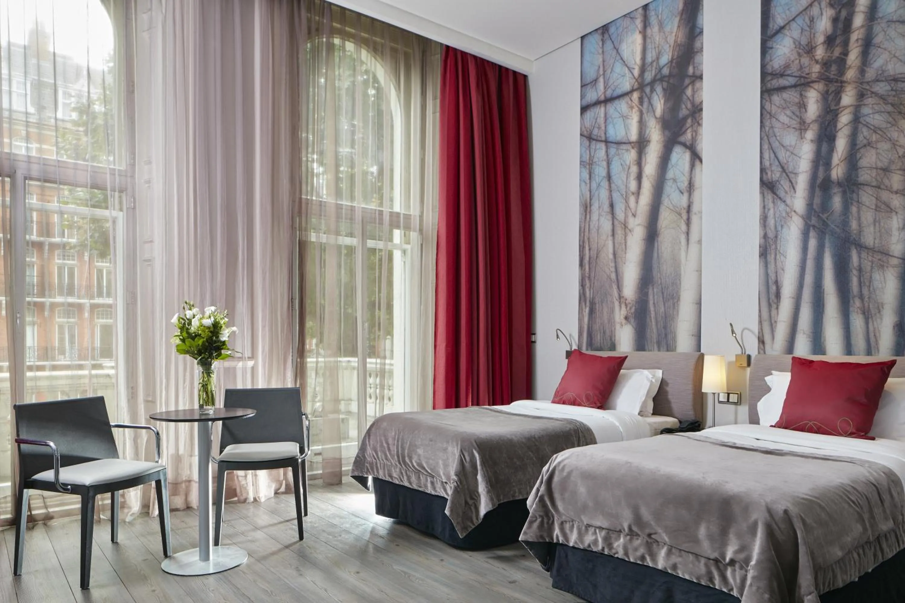 Bed in The Queens Gate Hotel