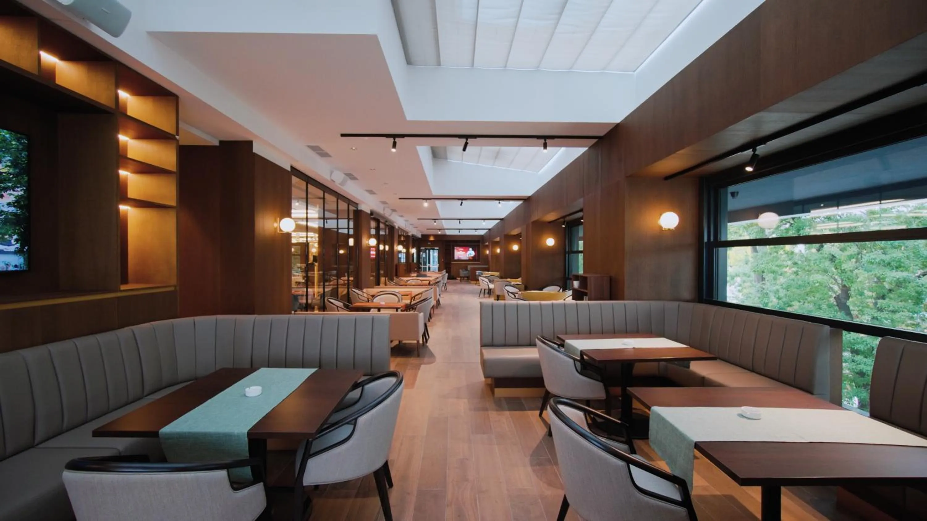 Restaurant/places to eat in Hotel Cherno More