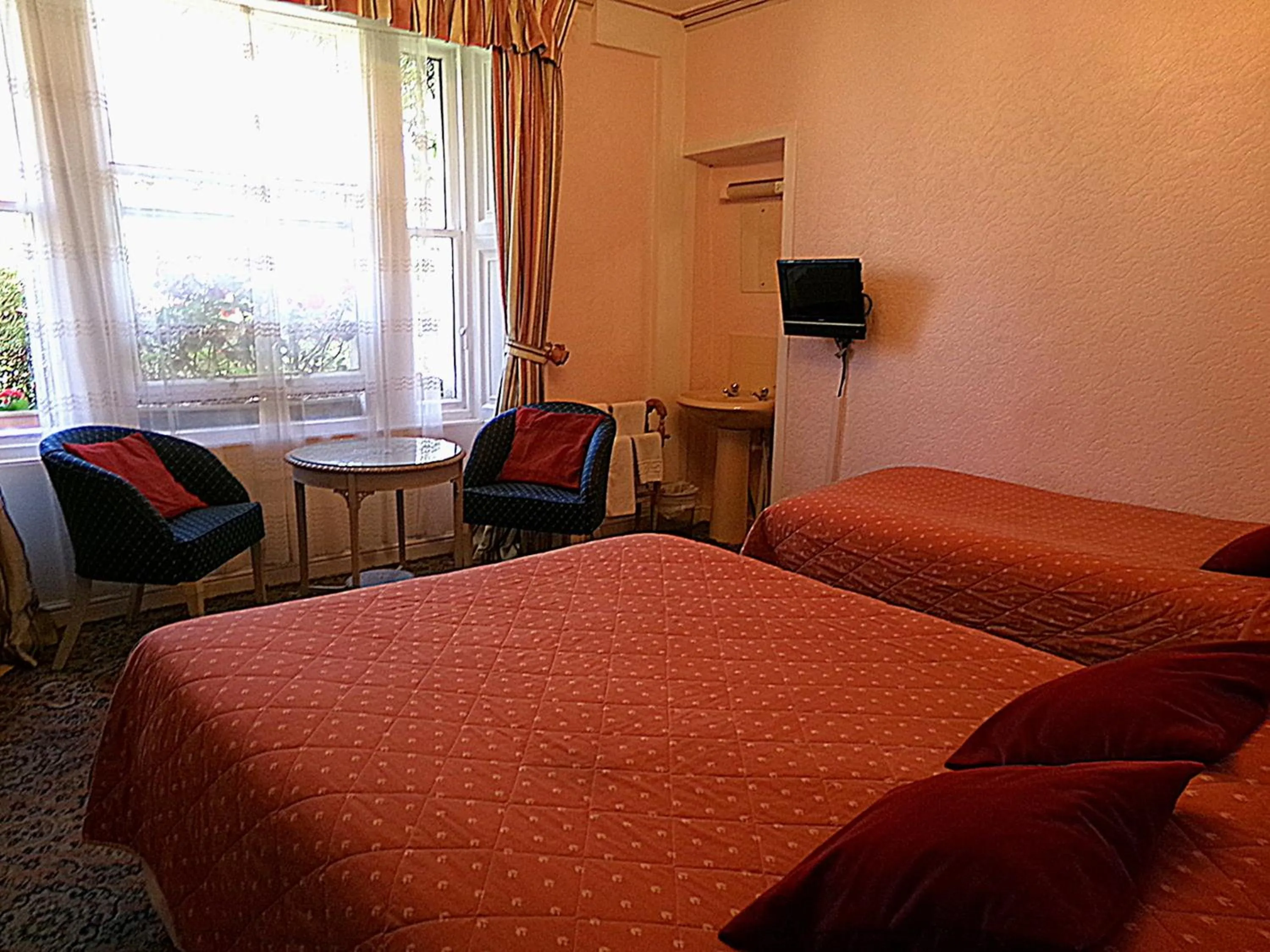 Bed in Averon Guest House