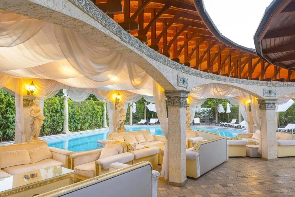 Restaurant/places to eat in Family Hotel Gold Pearl