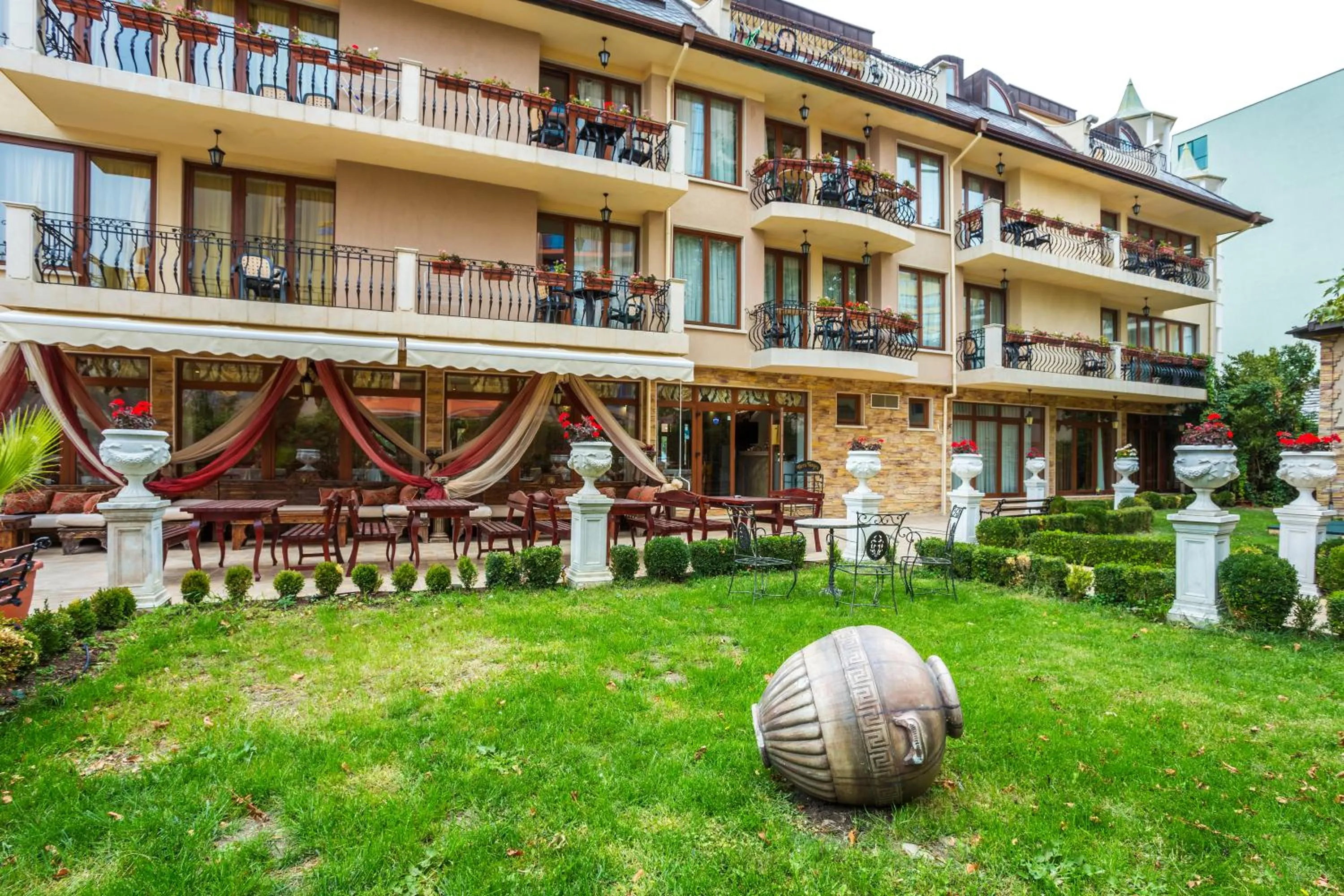 Facade/entrance in Family Hotel Gold Pearl