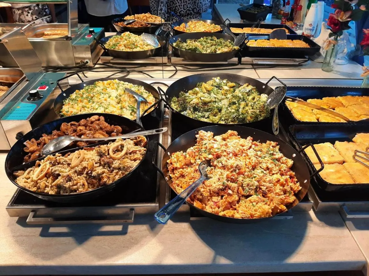 Food and drinks in Sunrise Hotel