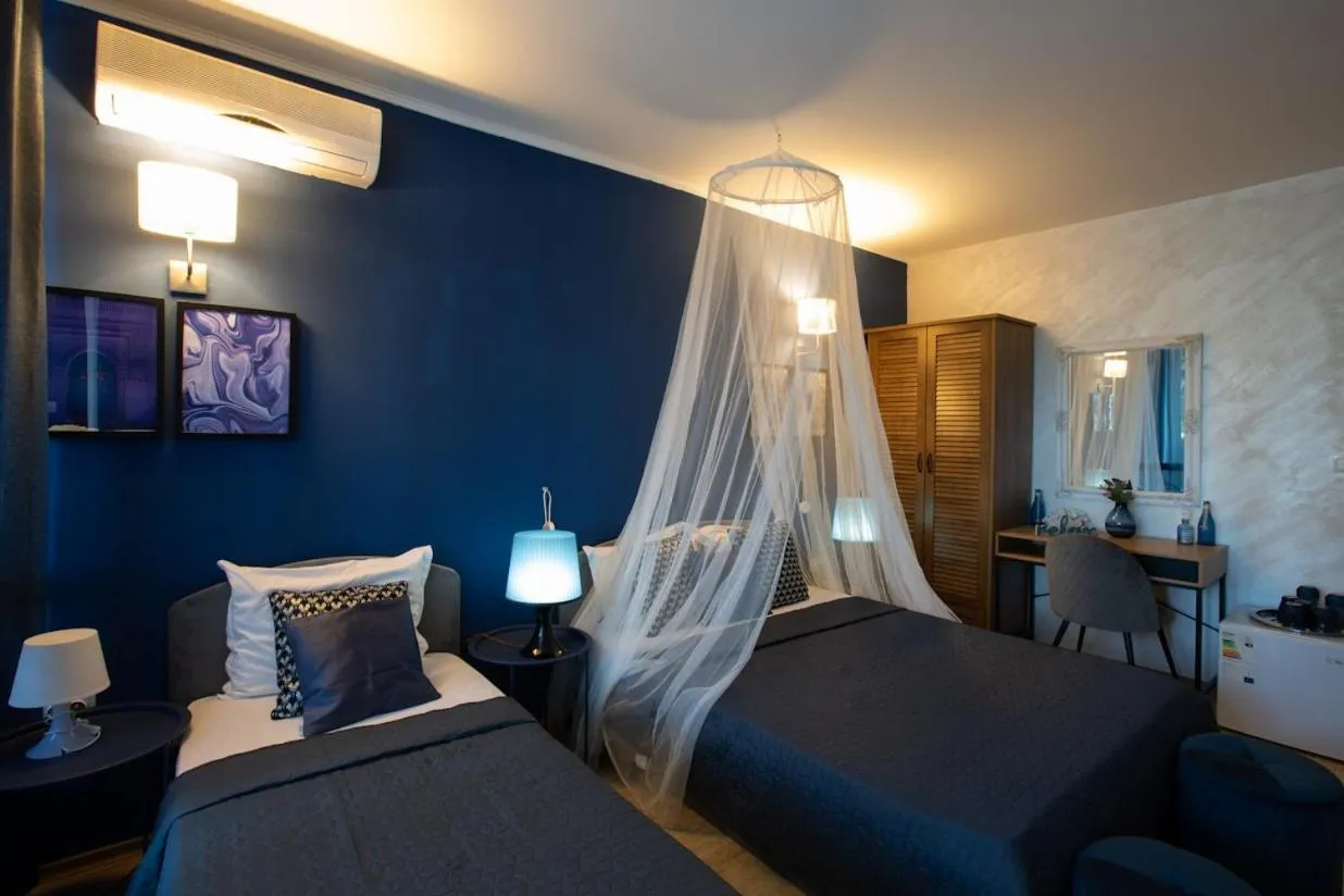 Photo of the whole room, Bed in Sunrise Hotel