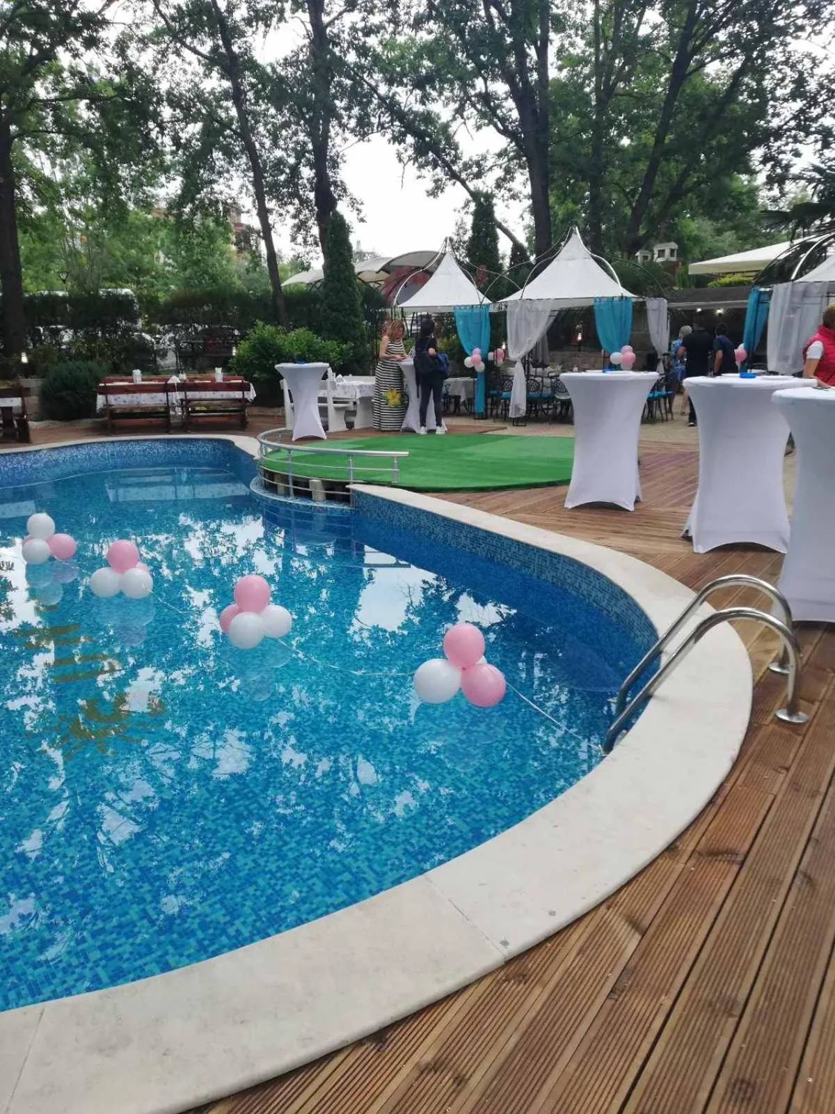 Swimming pool in Sunrise Hotel