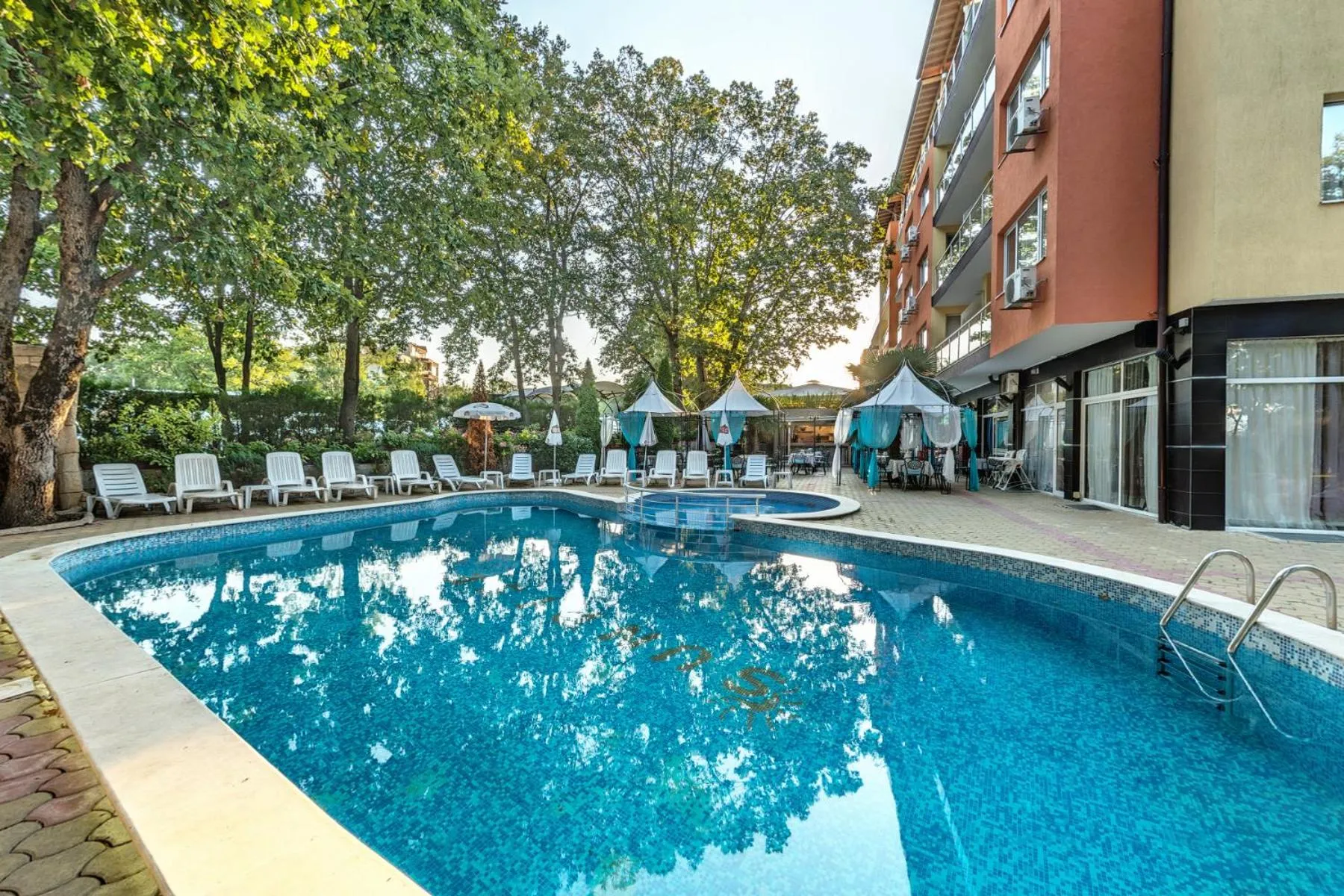 Pool view in Sunrise Hotel