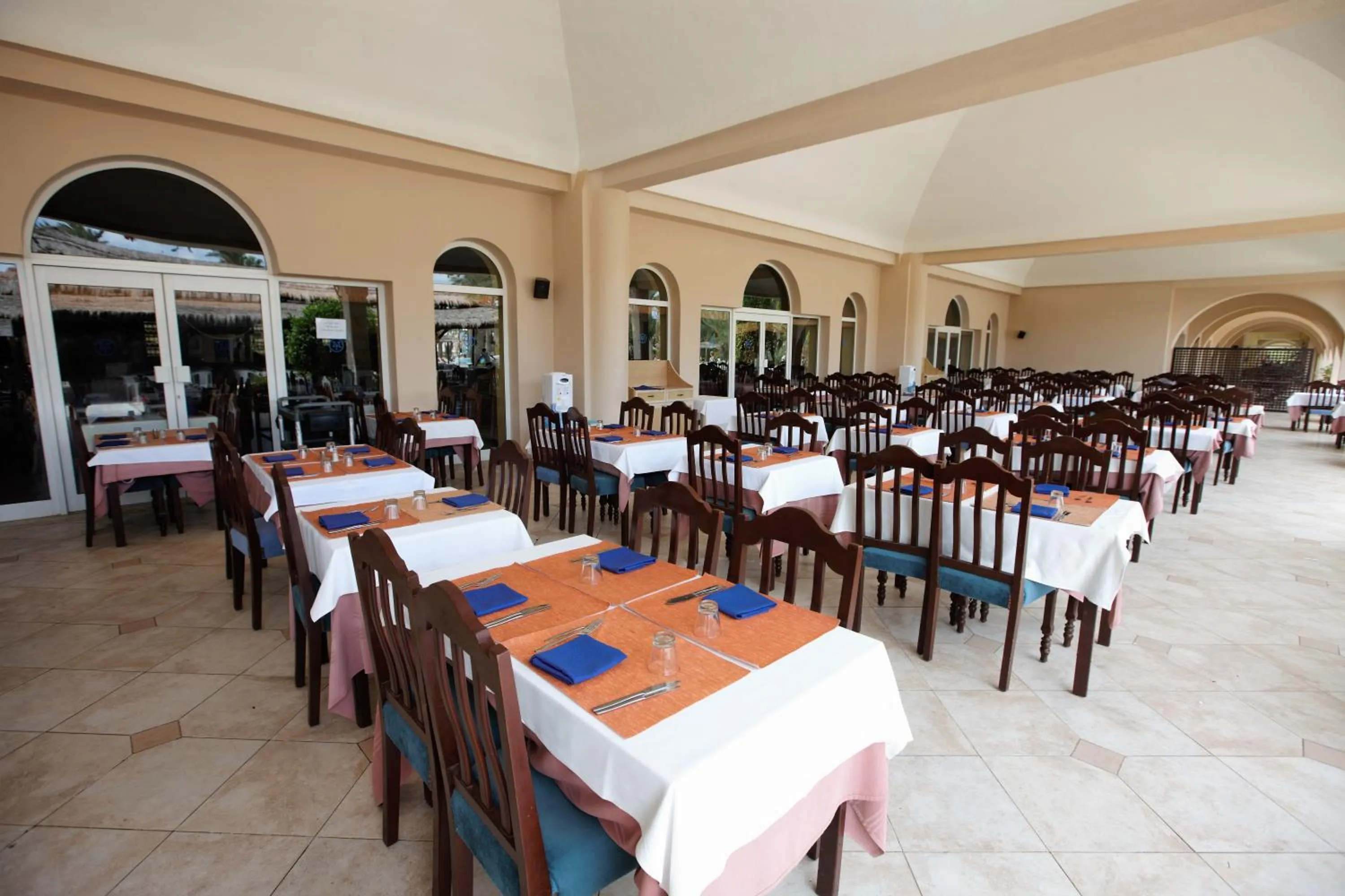 Restaurant/places to eat in Zita Beach Resort