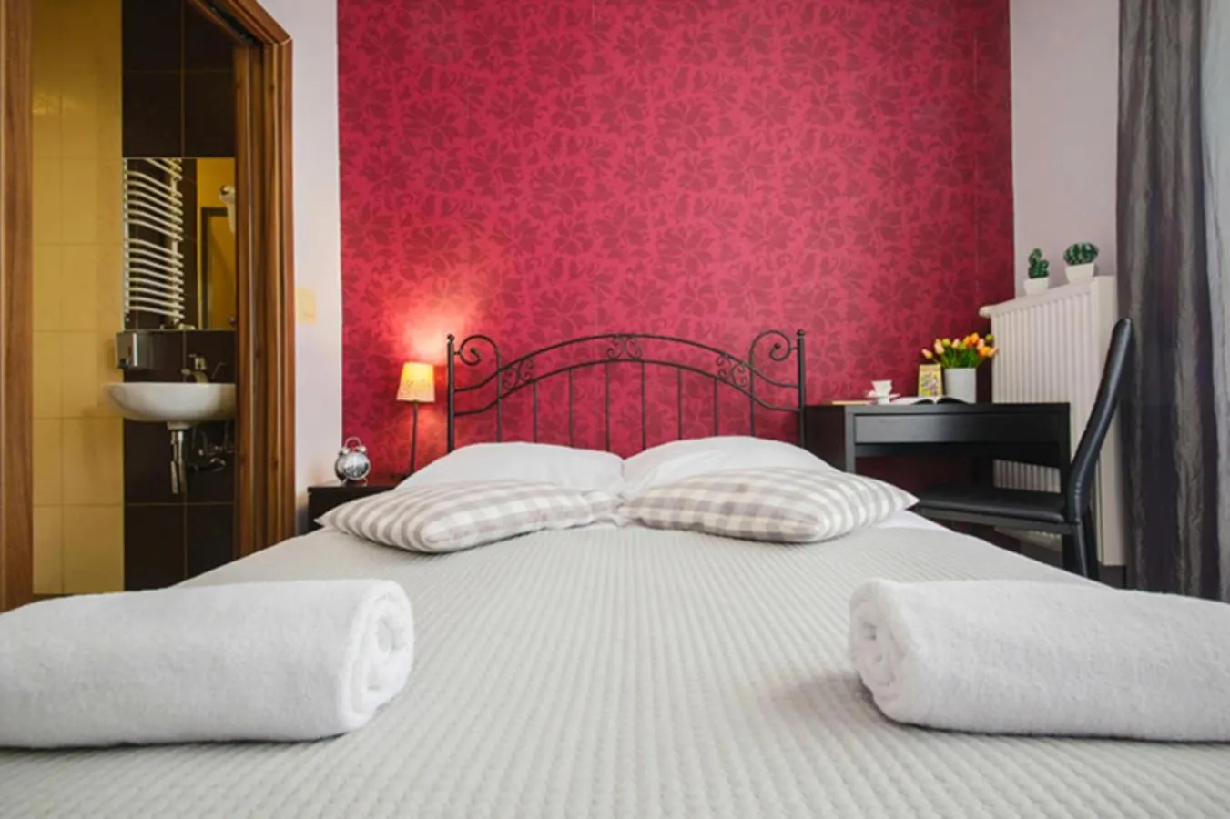 Bedroom, Bed in Boogie Deluxe Old Town