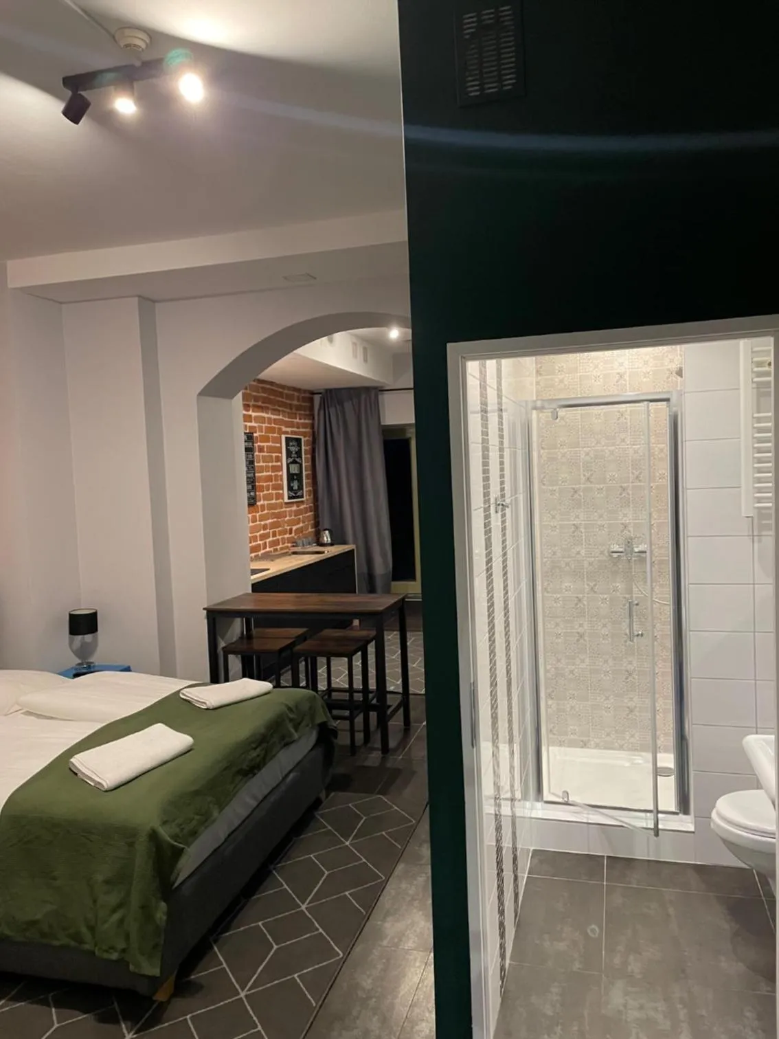 Bathroom, Bed in Boogie Deluxe Old Town