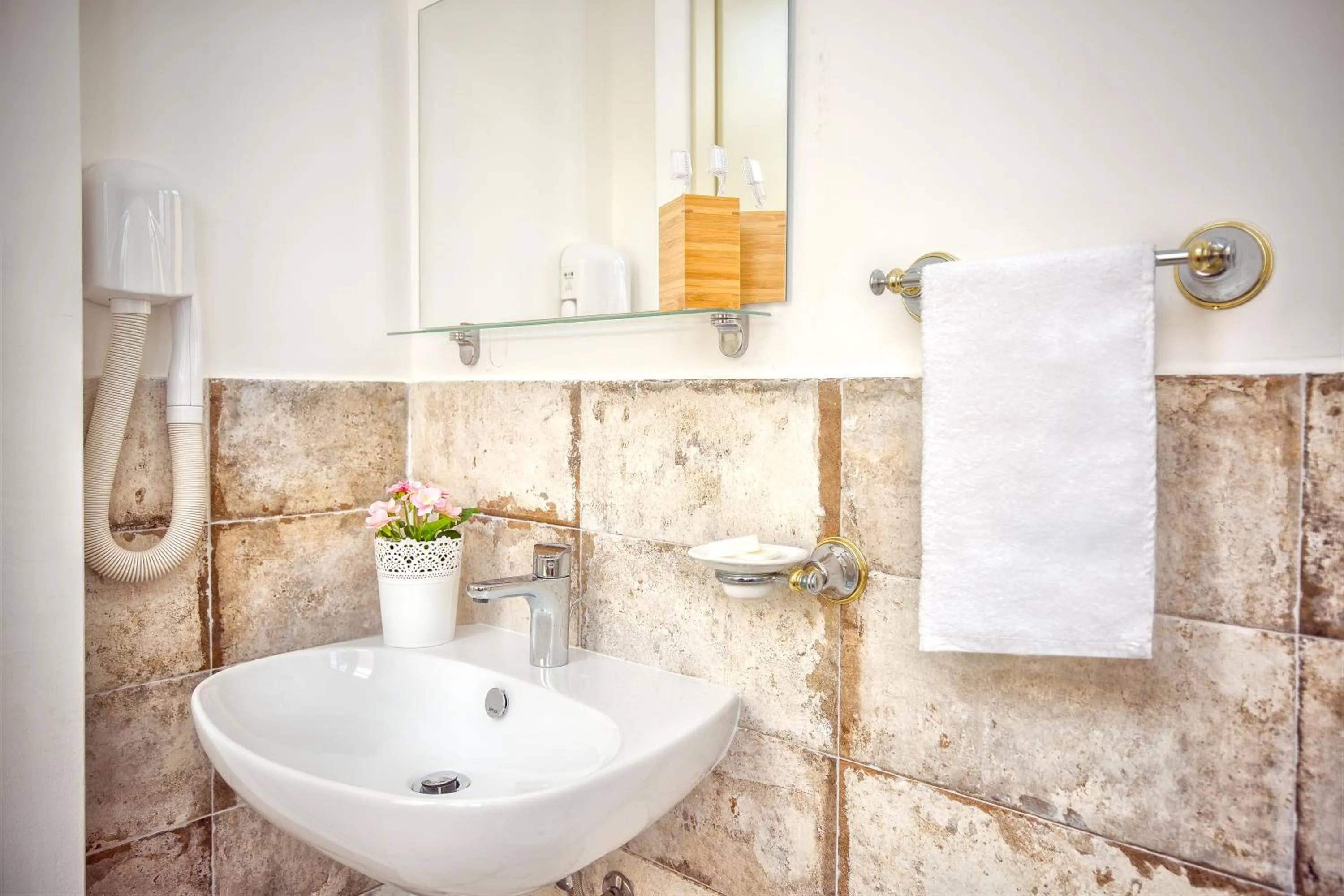 Shower in Vela Rooms