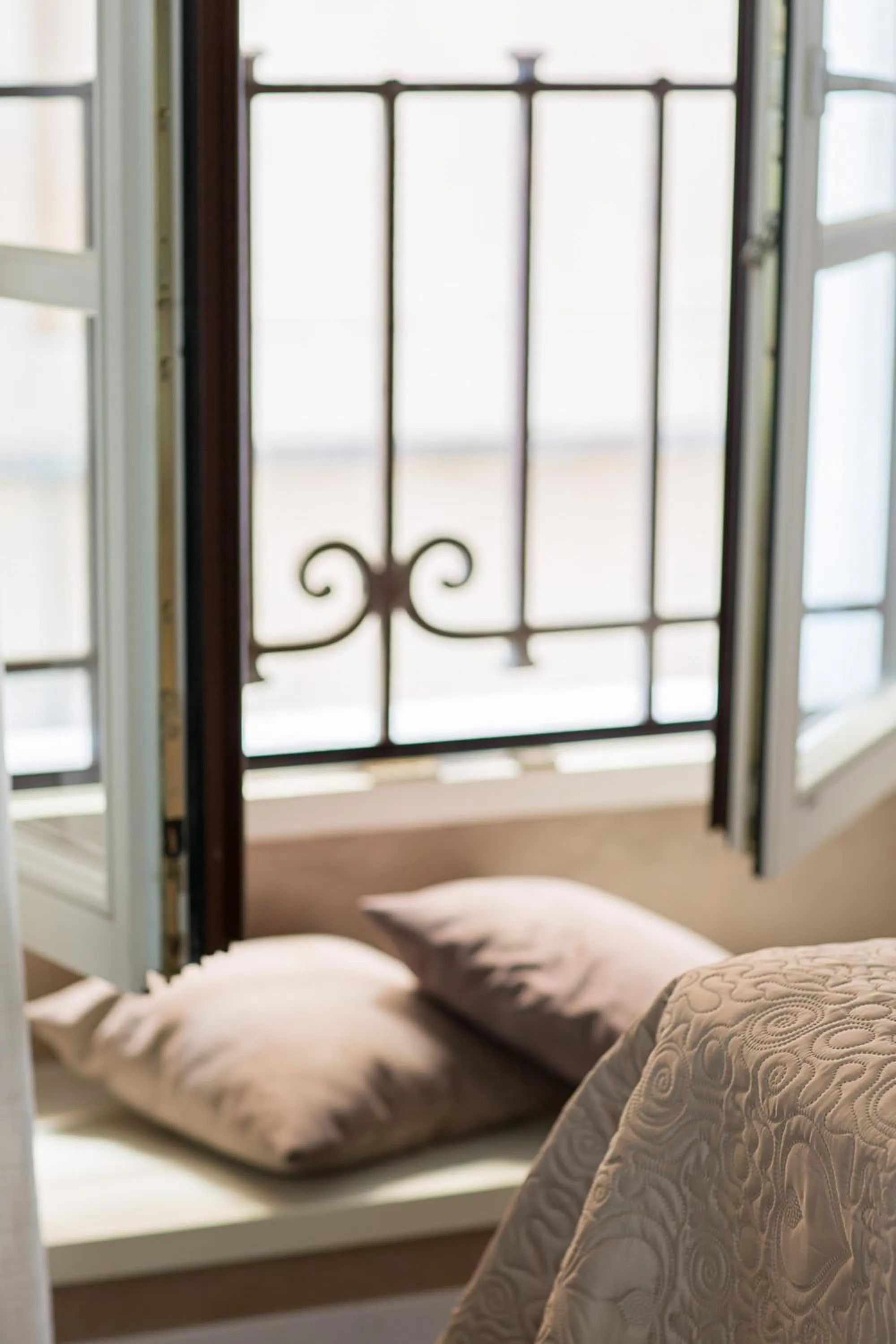 Decorative detail, Bed in Vela Rooms