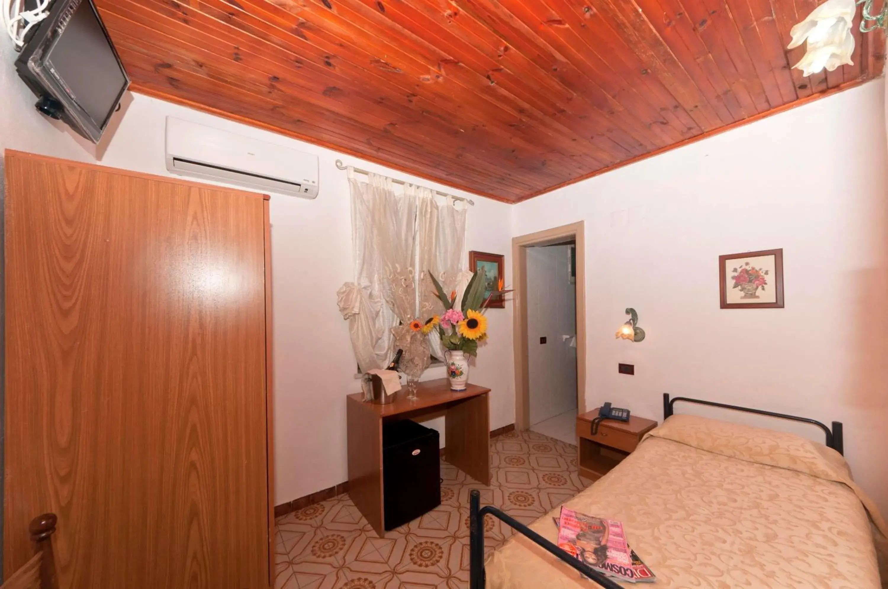 Economy Single Room in Hotel Villa Franca Economy Single Room in Hotel Villa Franca