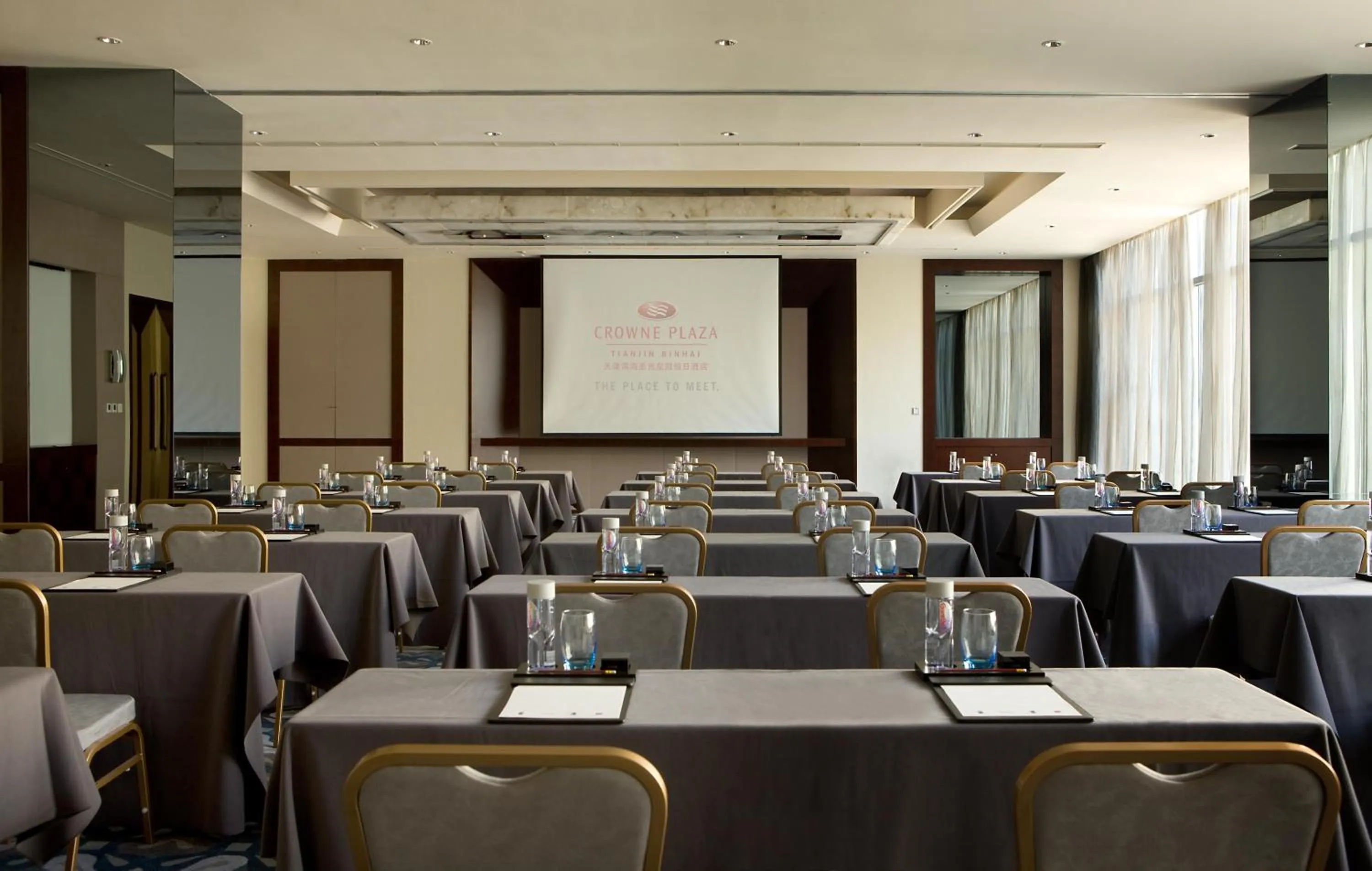 Meeting/conference room in Crowne Plaza Tianjin Binhai by IHG