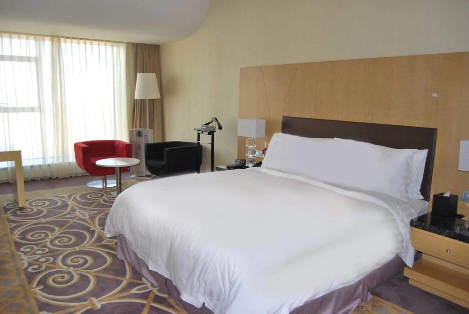 Photo of the whole room, Bed in Crowne Plaza Tianjin Binhai by IHG