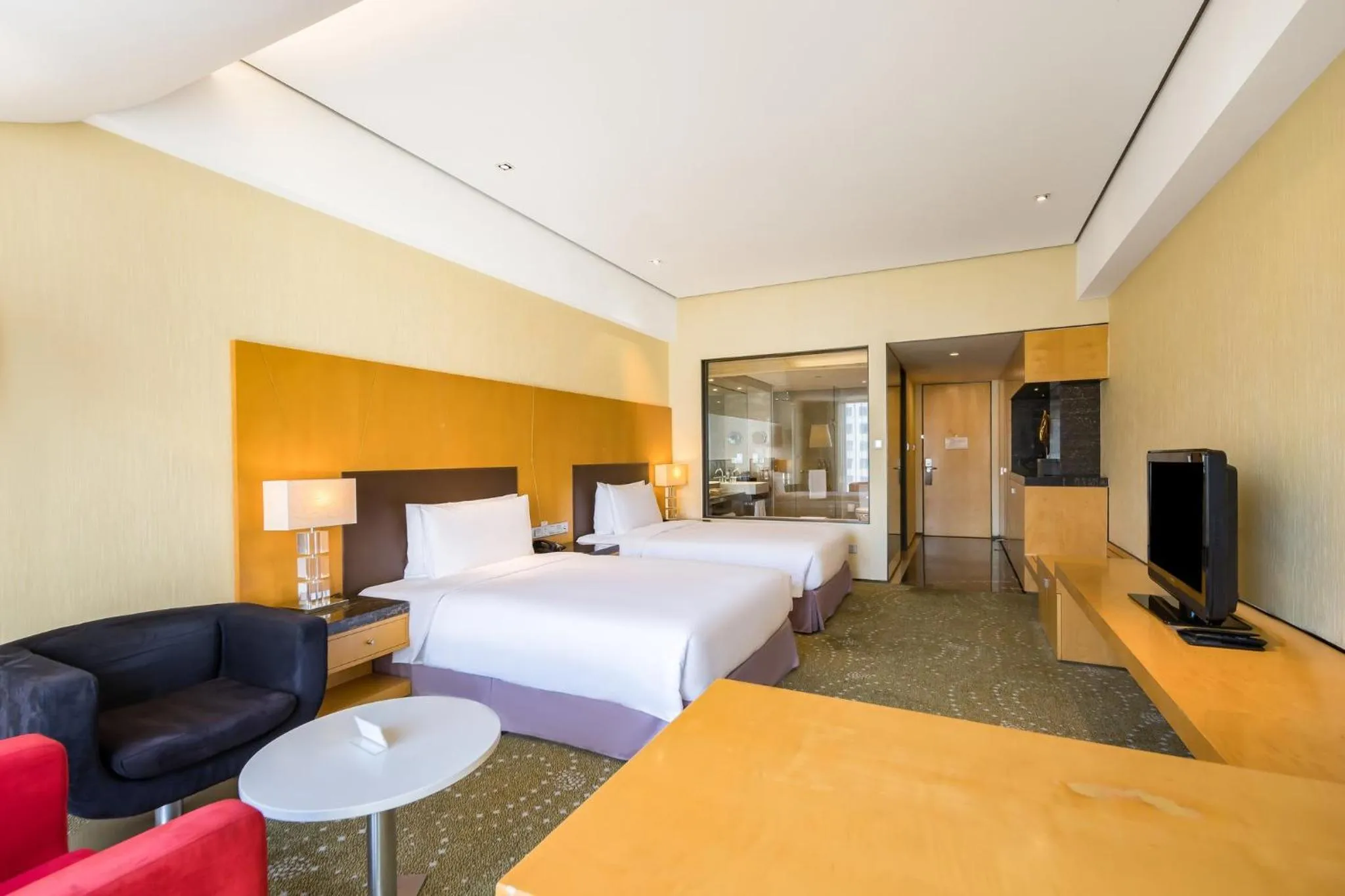 Photo of the whole room, Bed in Crowne Plaza Tianjin Binhai by IHG