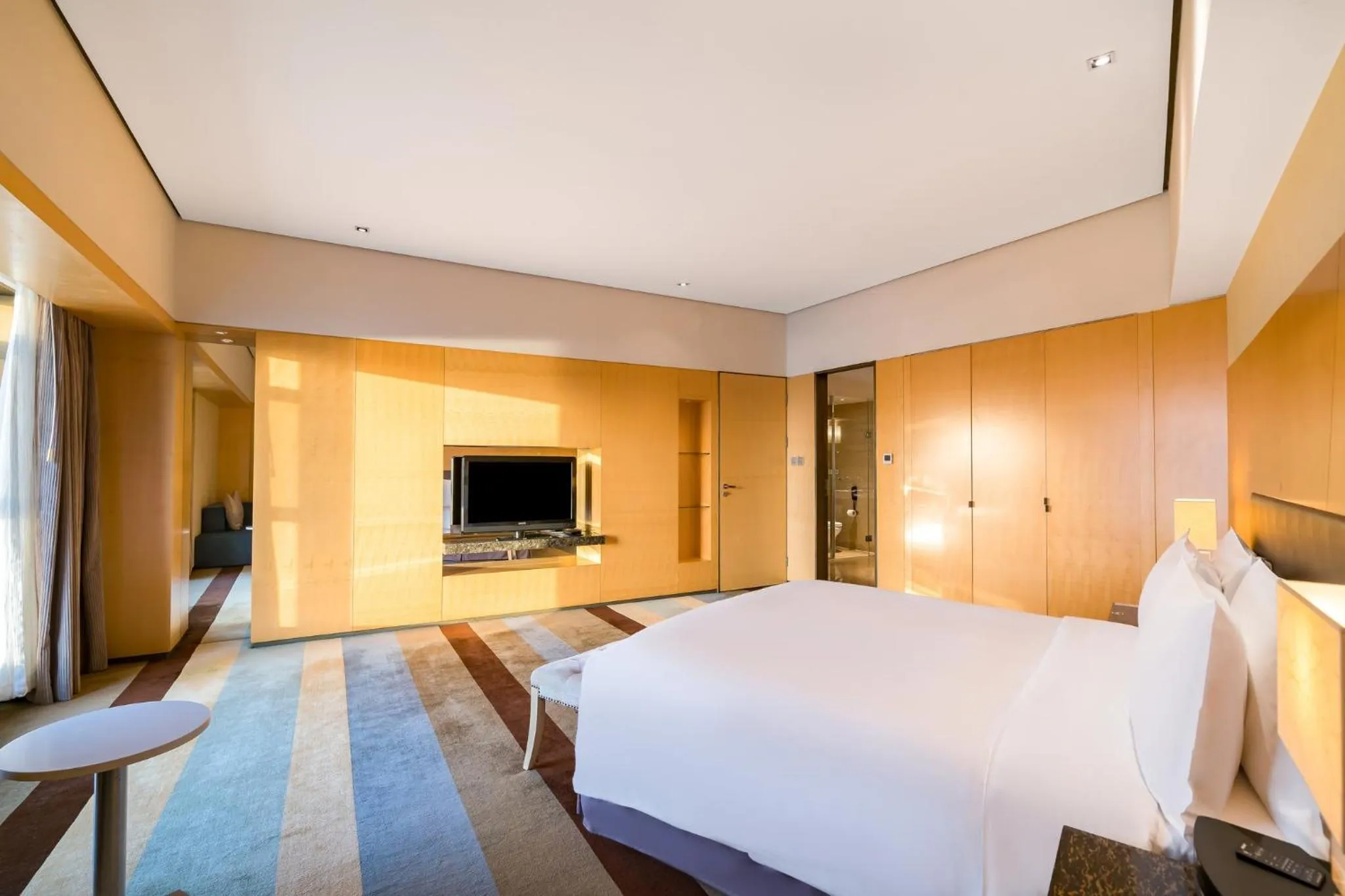 Photo of the whole room, Bed in Crowne Plaza Tianjin Binhai by IHG