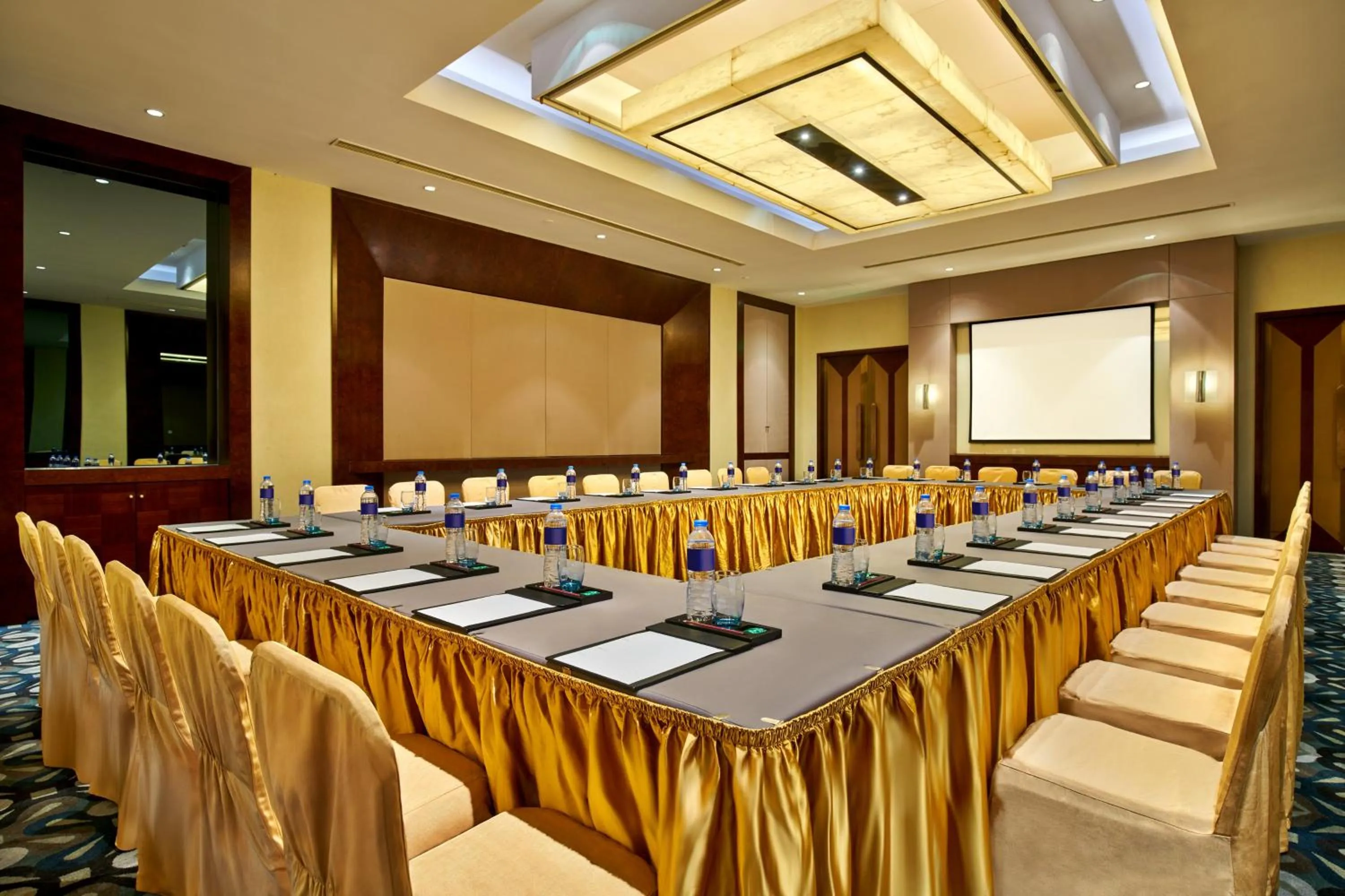 Meeting/conference room in Crowne Plaza Tianjin Binhai by IHG