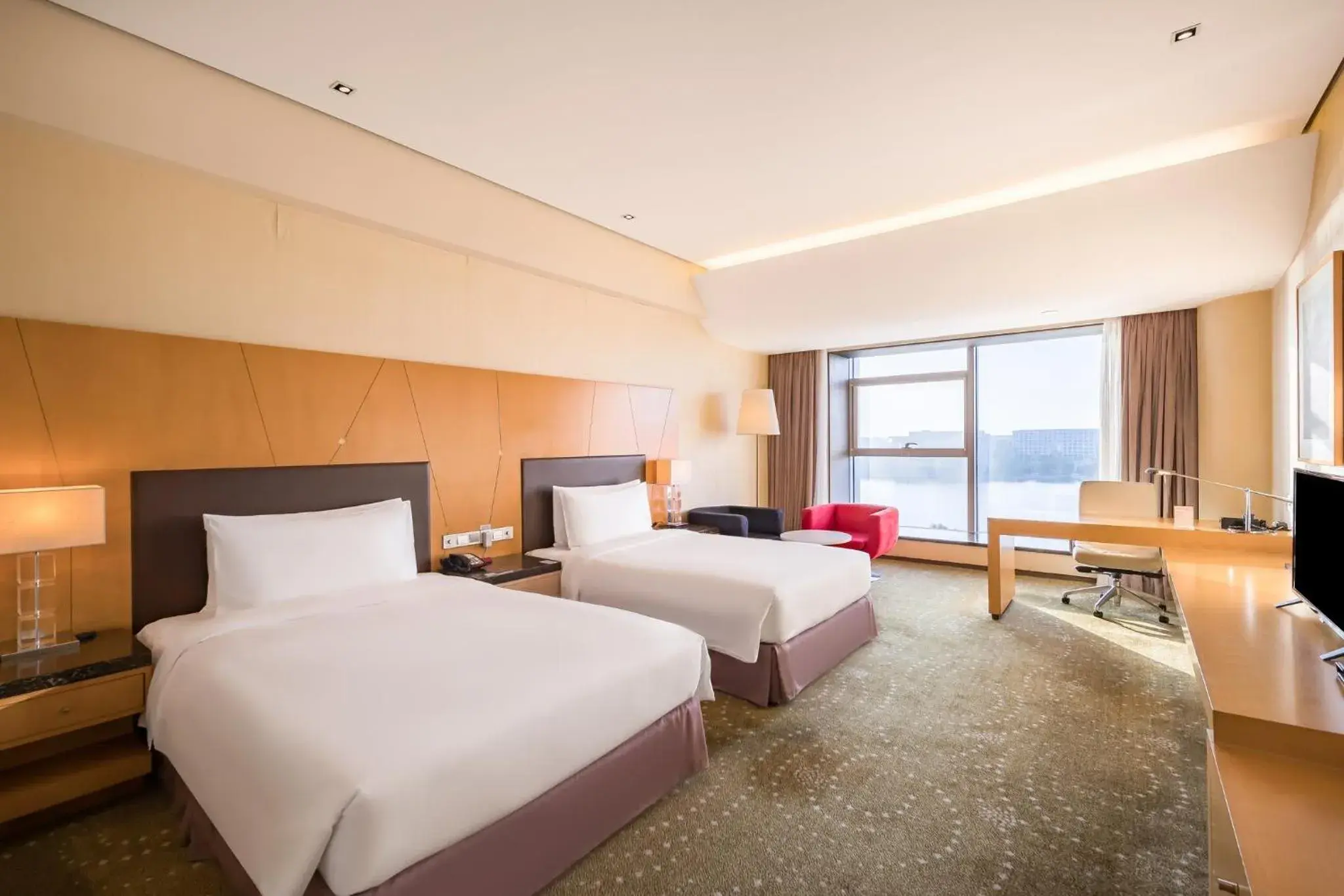 Premium Twin Room with Lounge Access and Lake View in Crowne Plaza Tianjin Binhai by IHG Premium Twin Room with Lounge Access and Lake View in Crowne Plaza Tianjin Binhai by IHG