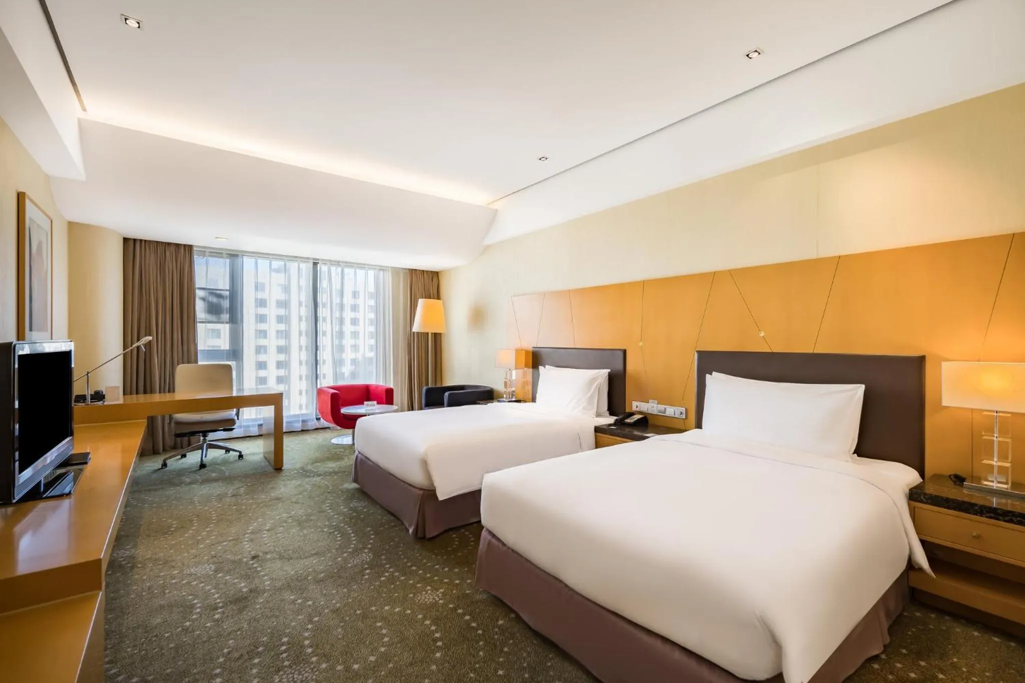 Photo of the whole room, Bed in Crowne Plaza Tianjin Binhai by IHG