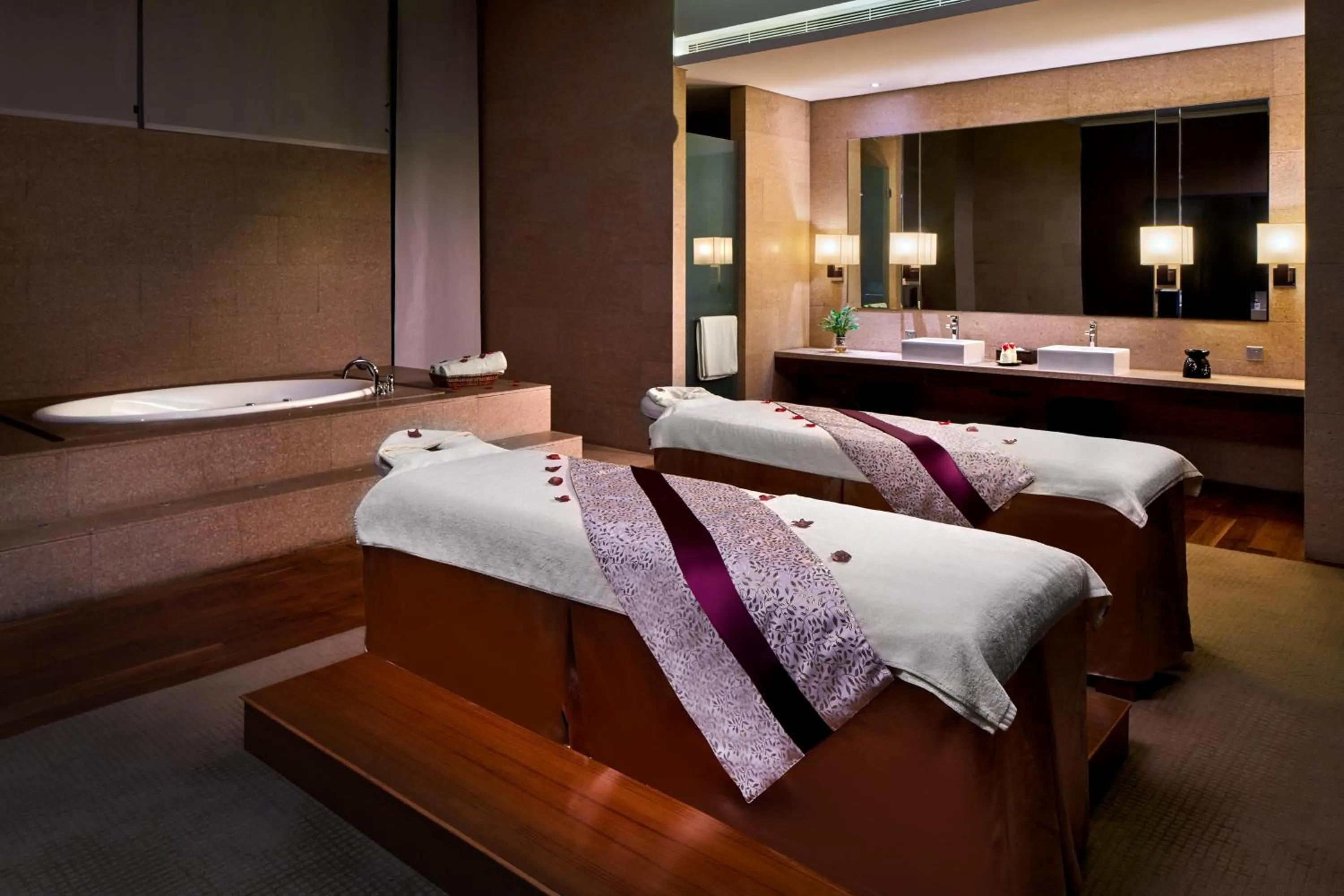 Spa and wellness centre/facilities, Bed in Crowne Plaza Tianjin Binhai by IHG