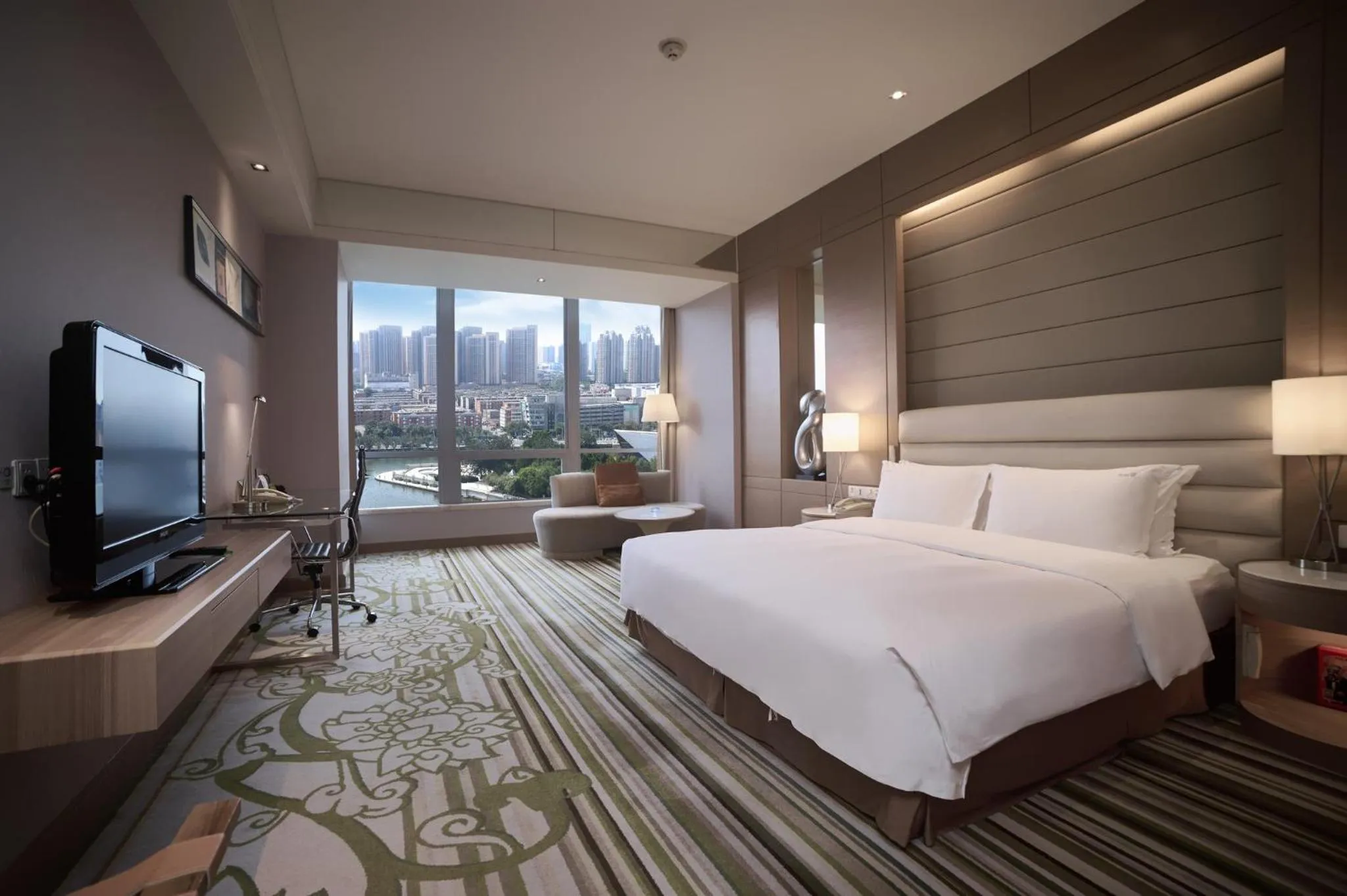 Photo of the whole room, Bed in Holiday Inn Tianjin Riverside by IHG