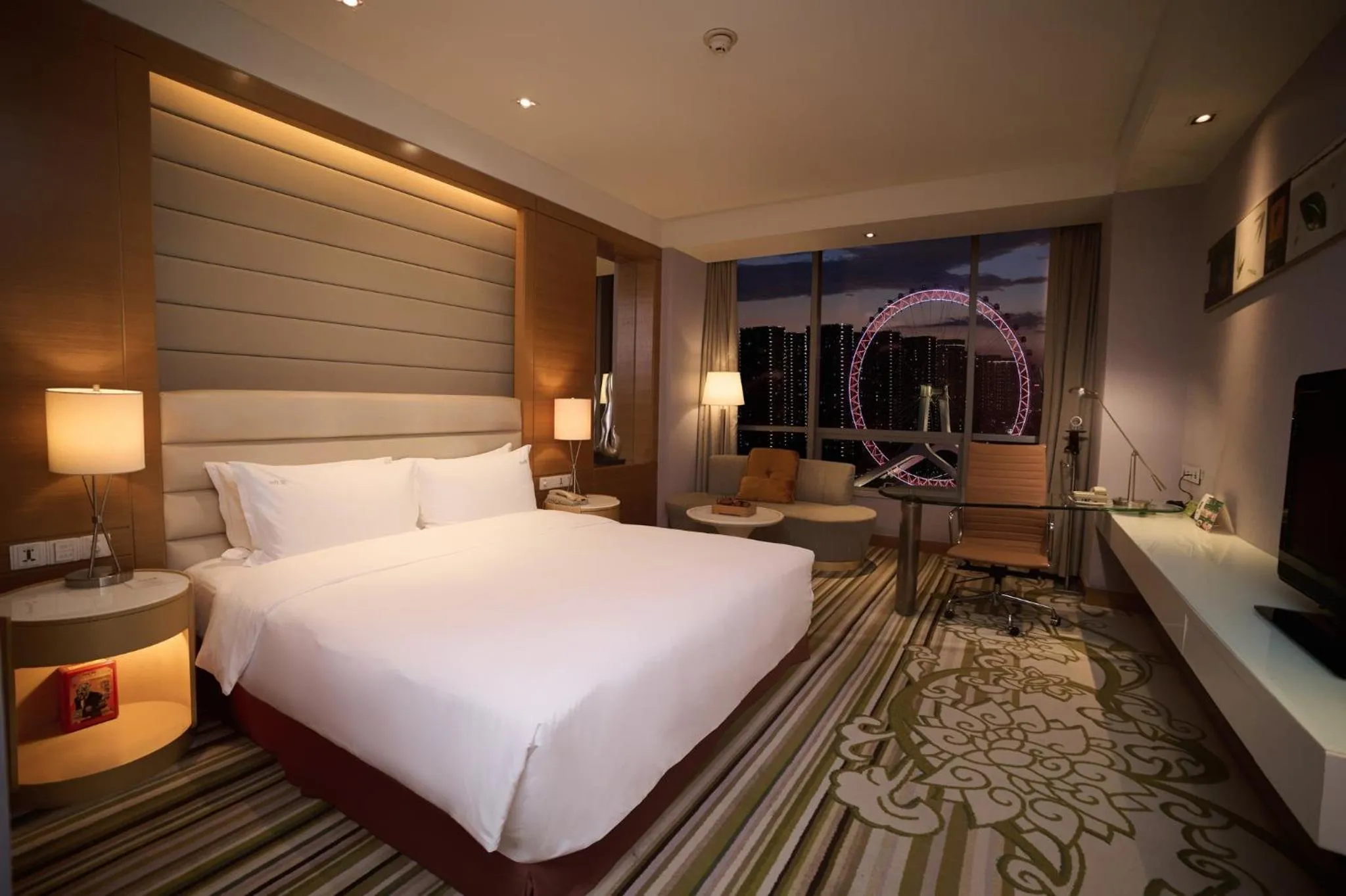 Photo of the whole room, Bed in Holiday Inn Tianjin Riverside by IHG