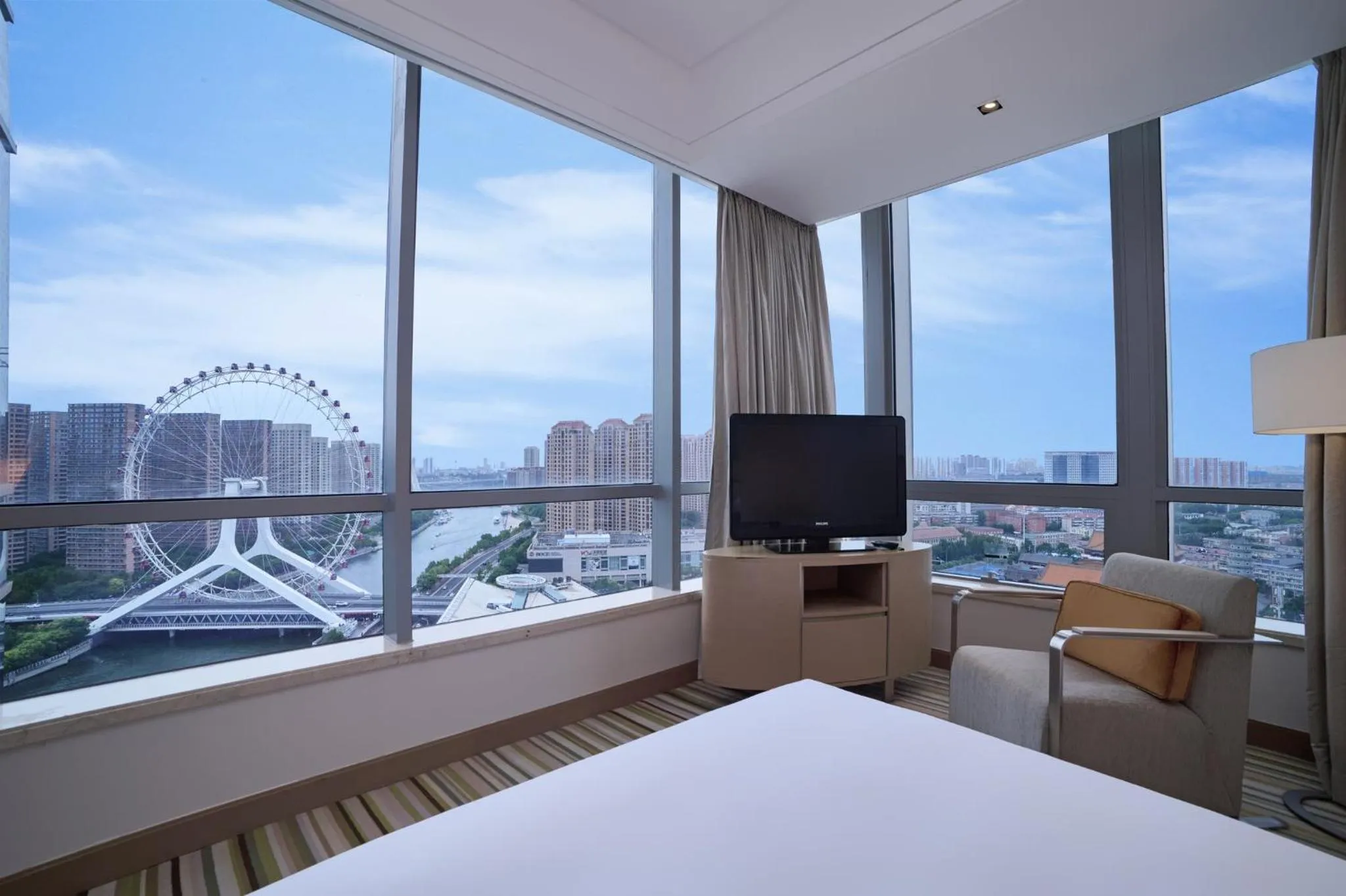 Photo of the whole room, Bed in Holiday Inn Tianjin Riverside by IHG