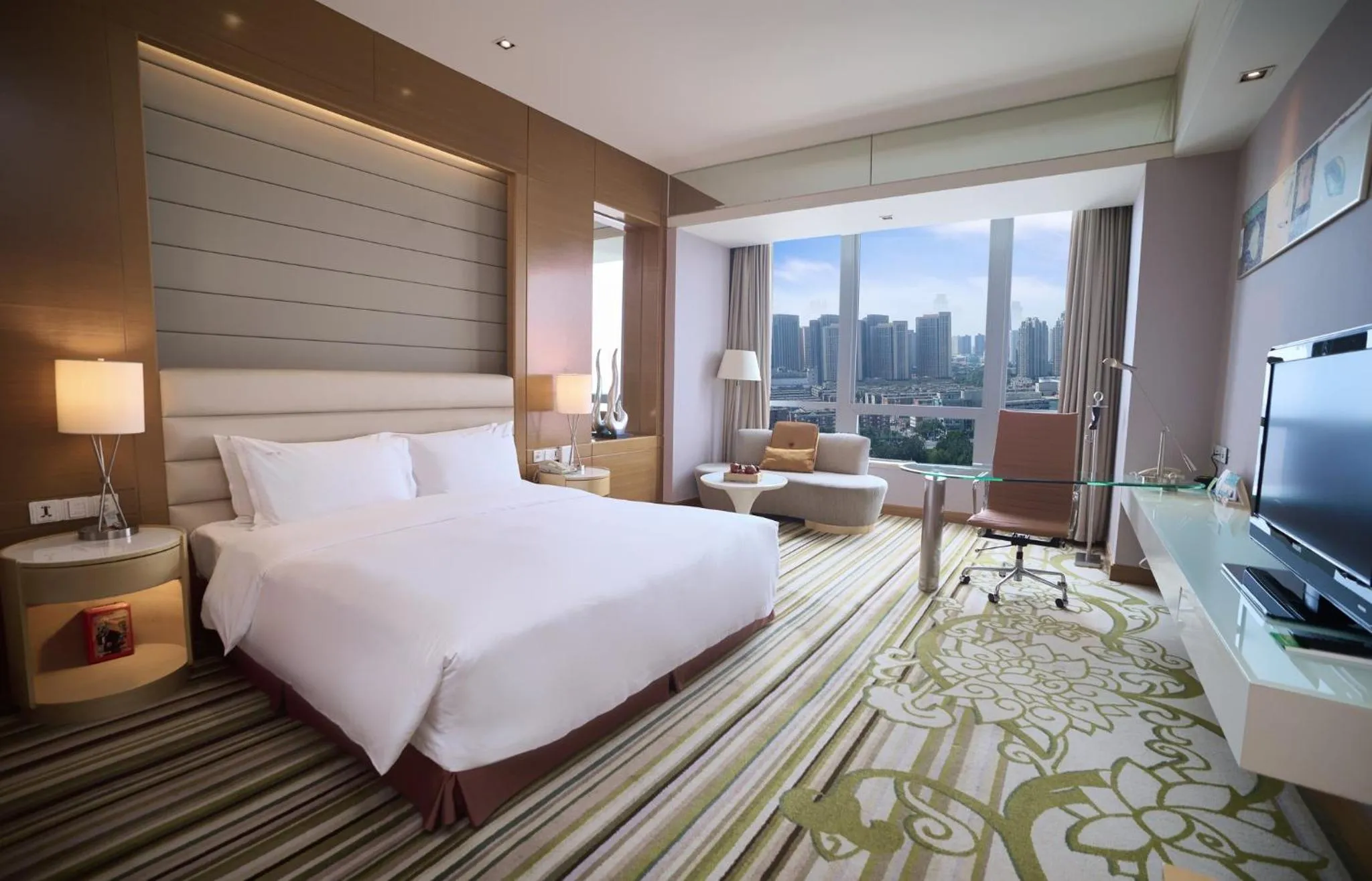 Photo of the whole room, Bed in Holiday Inn Tianjin Riverside by IHG