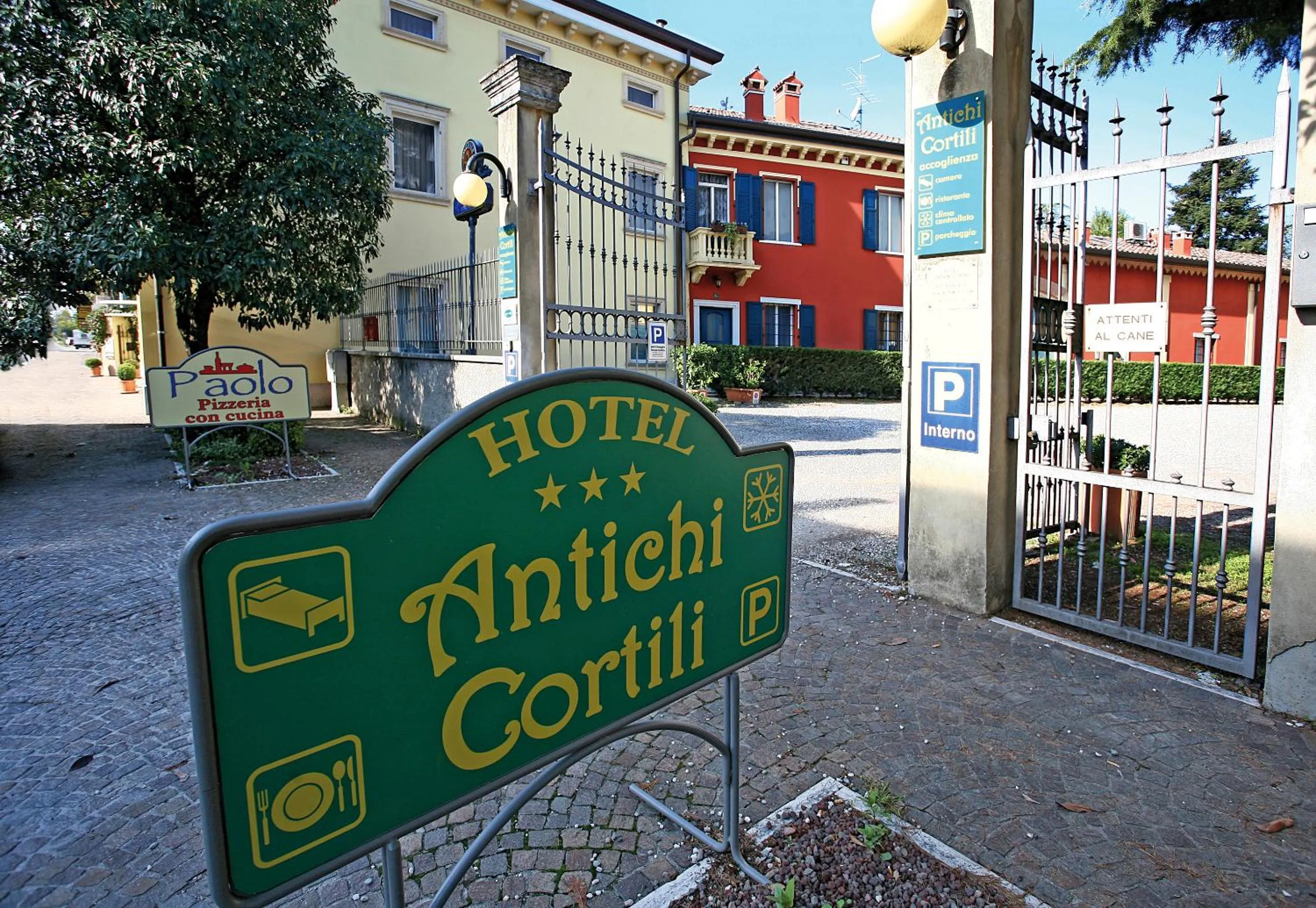 Facade/entrance in Hotel Antichi Cortili