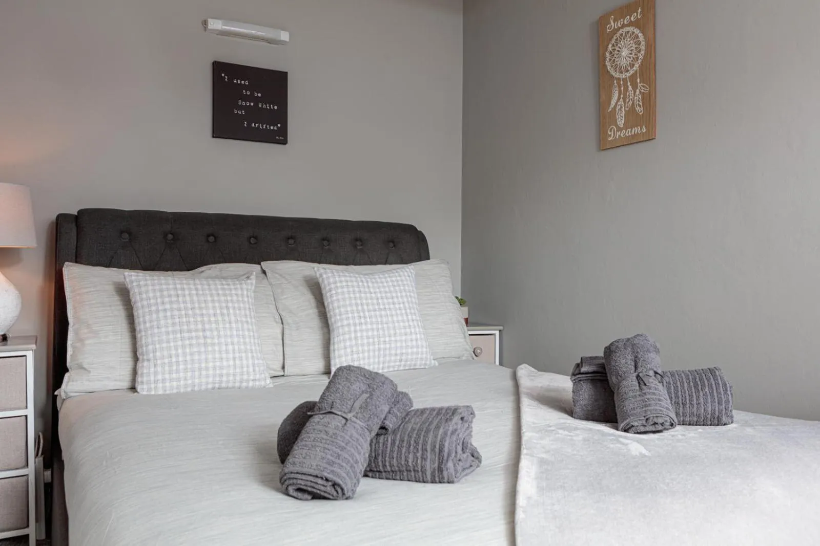 Decorative detail in Laburnum By The Sea