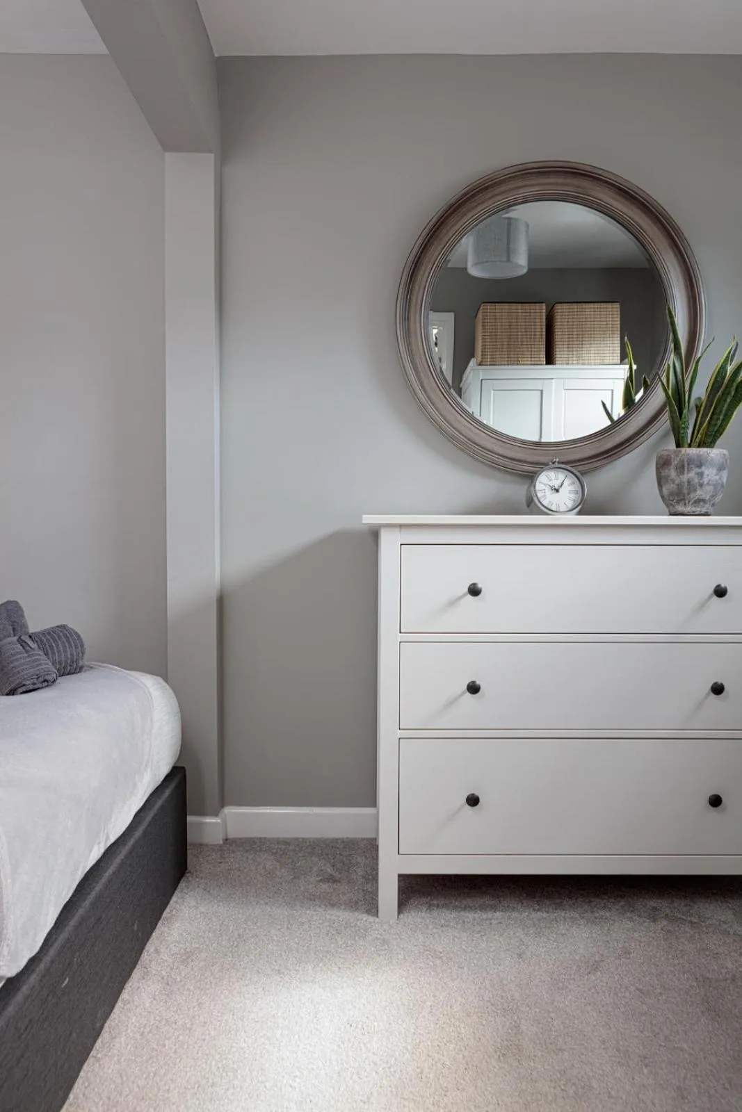 Decorative detail in Laburnum By The Sea