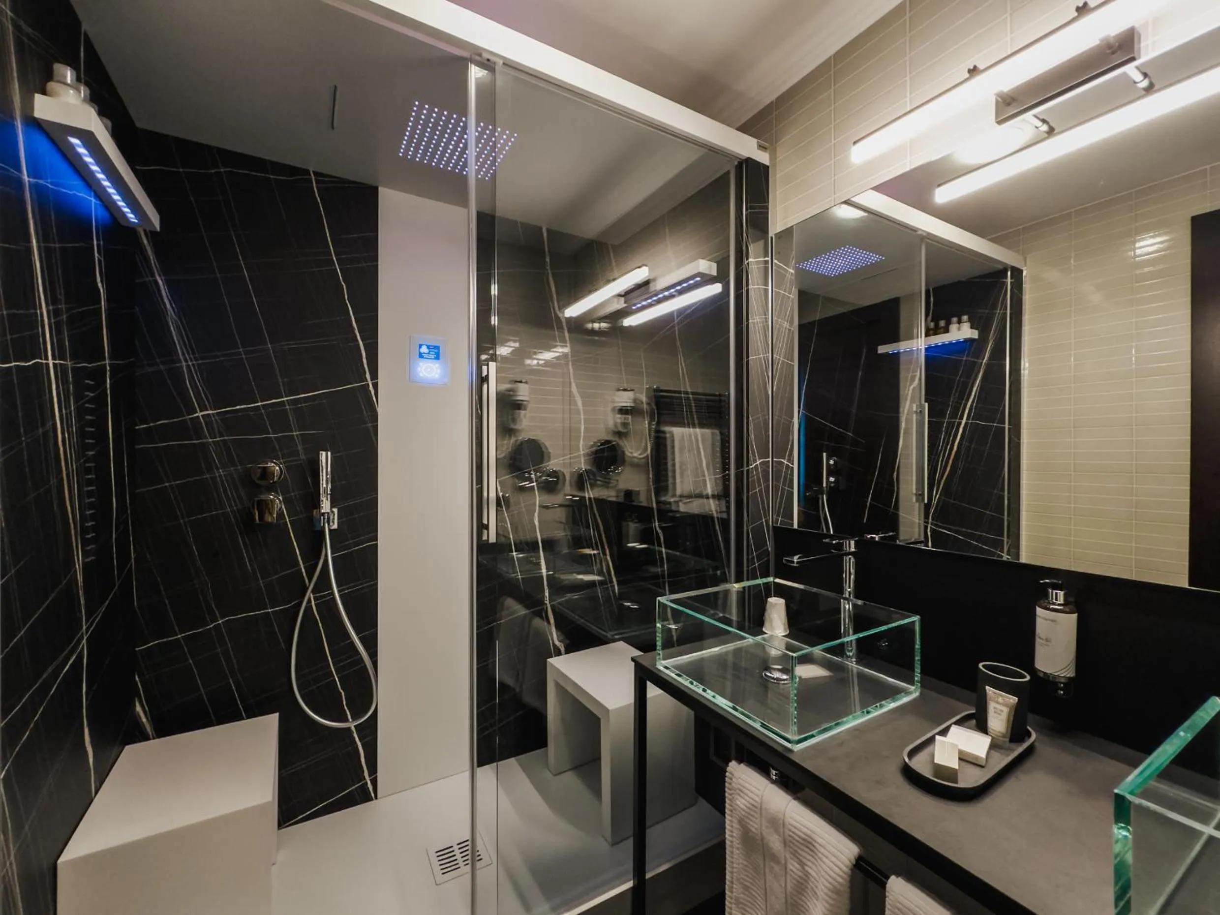 Shower in Hotel Bel Sit