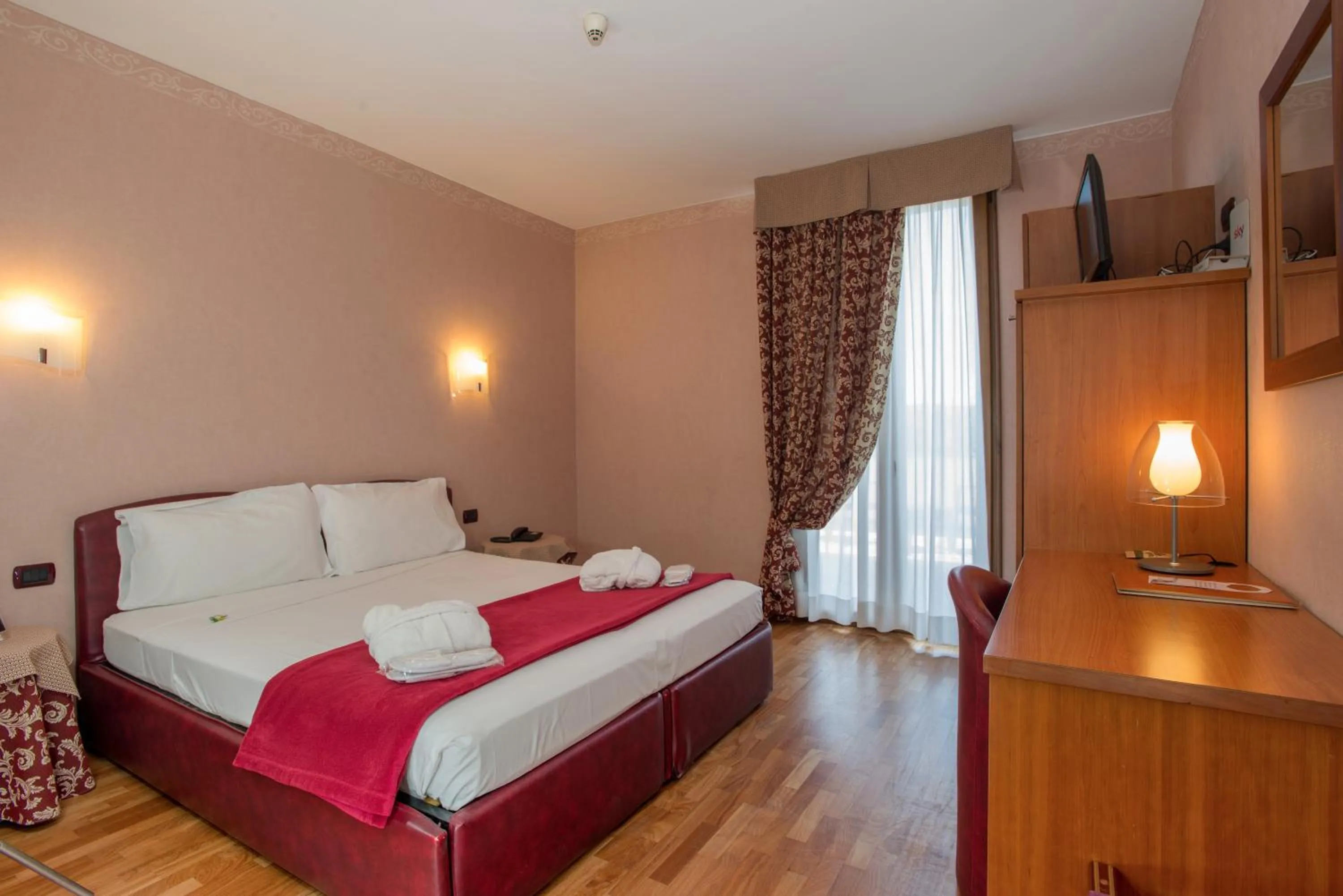 Photo of the whole room, Bed in SIRIOHotel