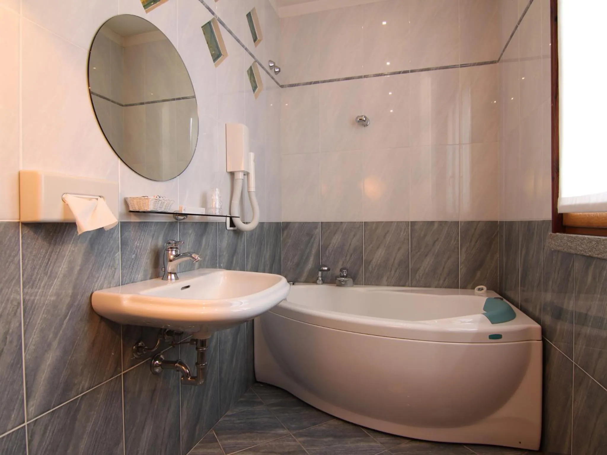 Bathroom in SIRIOHotel