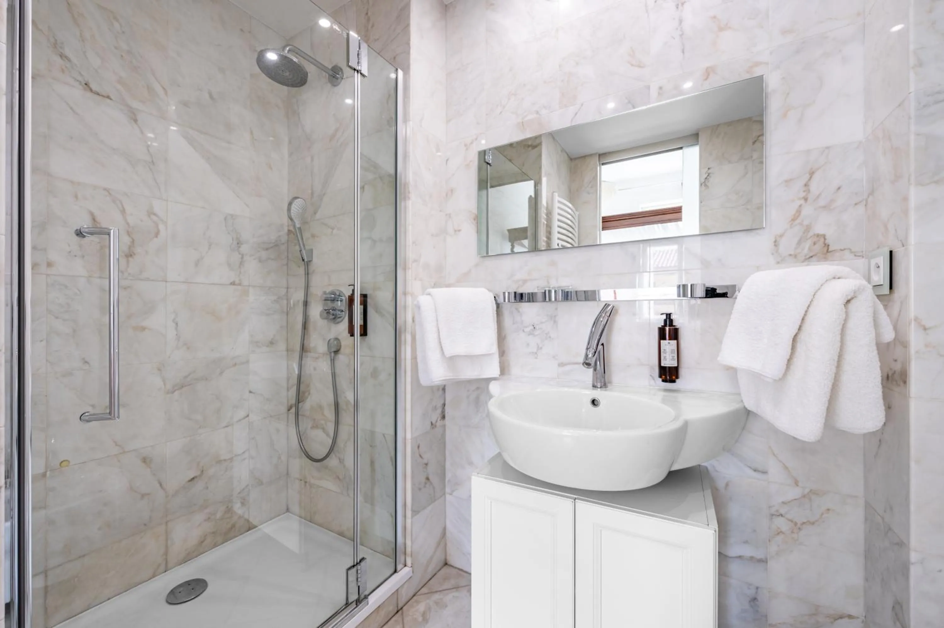 Shower in Malostranská Residence