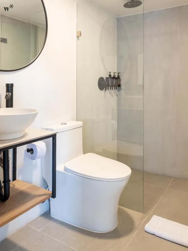 Shower in Hotel Santa Ana Medellin