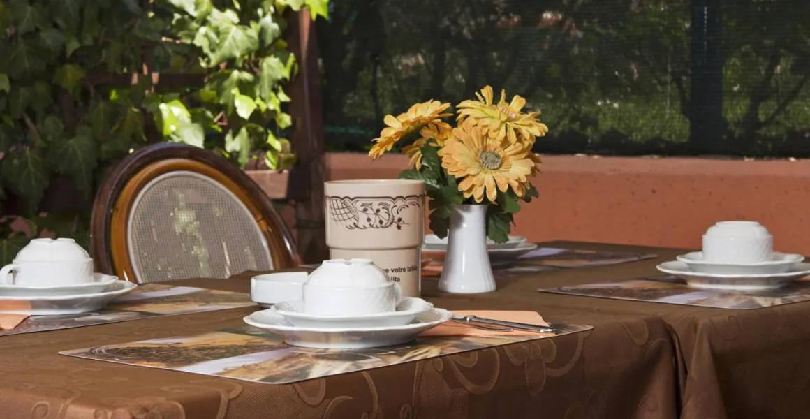 Restaurant/places to eat in Hotel St. Antony